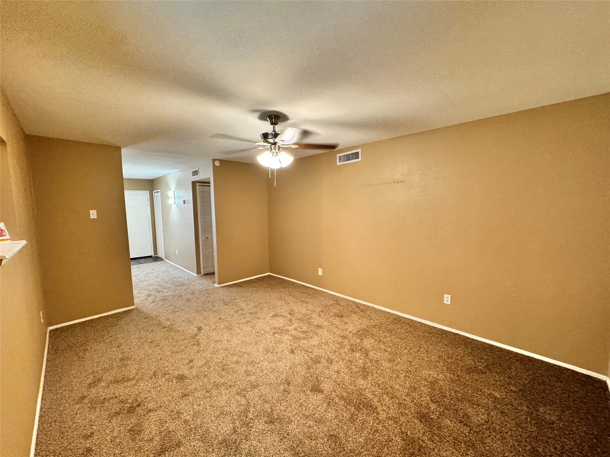 Single Family Residence For Rent in Dallas County , 116 Cambridge Drive, Cedar Hill, Texas 75104, 3 Bedroom, 2 Bathroom, 1 Garage spaces, 1,260 Sqft, built in 1970, mls#21409821, Real Estate Agent in Cedar Hill, Homes For Rent in Dallas county, Homes For Rent in Cedar Hill, Realtor in Cedar Hill Texas, Real Estate Brokerage Independent Realty Texas, Luminita Cordes Realtor