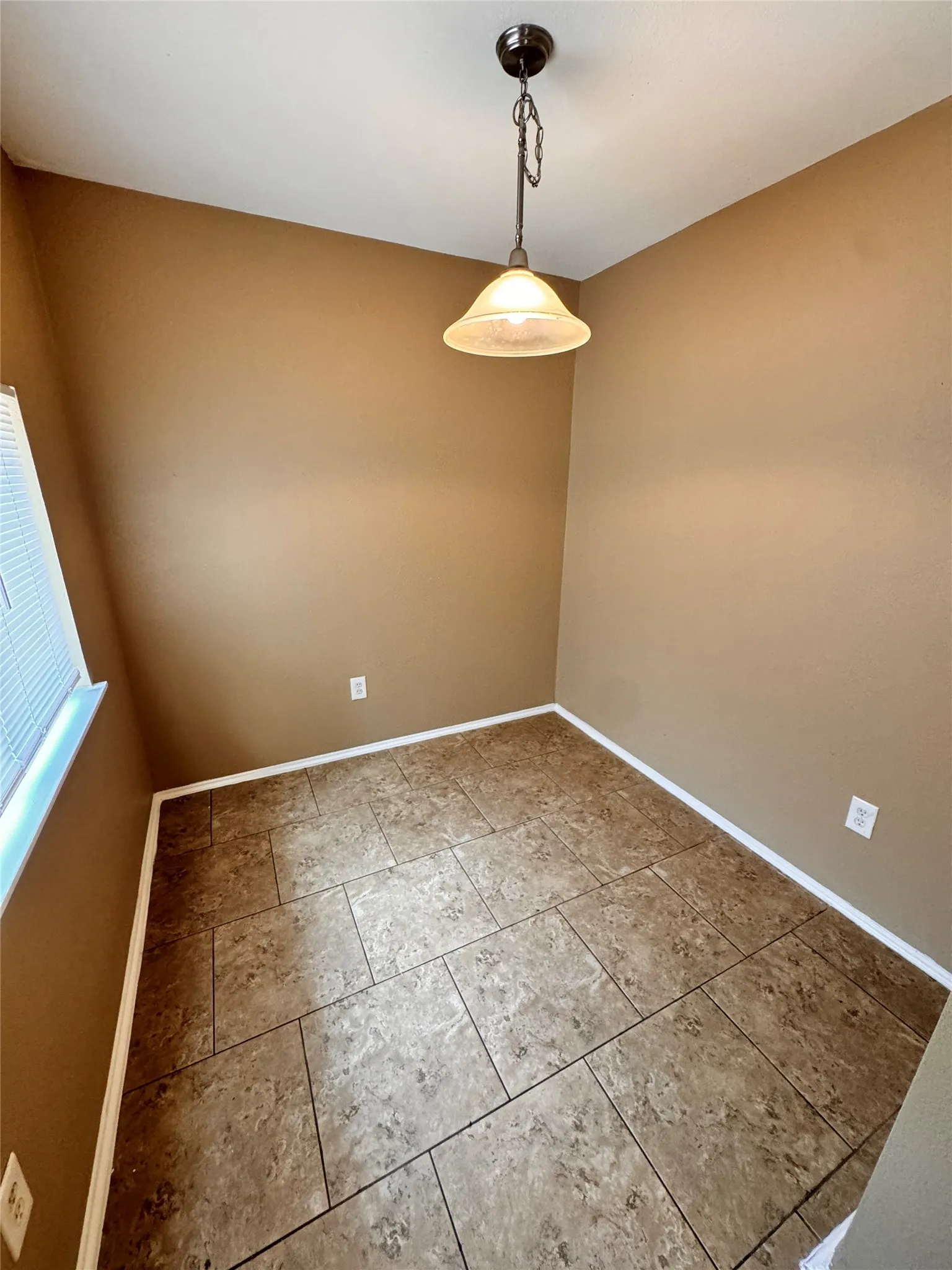 Single Family Residence For Rent in Dallas County , 116 Cambridge Drive, Cedar Hill, Texas 75104, 3 Bedroom, 2 Bathroom, 1 Garage spaces, 1,260 Sqft, built in 1970, mls#21409821, Real Estate Agent in Cedar Hill, Homes For Rent in Dallas county, Homes For Rent in Cedar Hill, Realtor in Cedar Hill Texas, Real Estate Brokerage Independent Realty Texas, Luminita Cordes Realtor