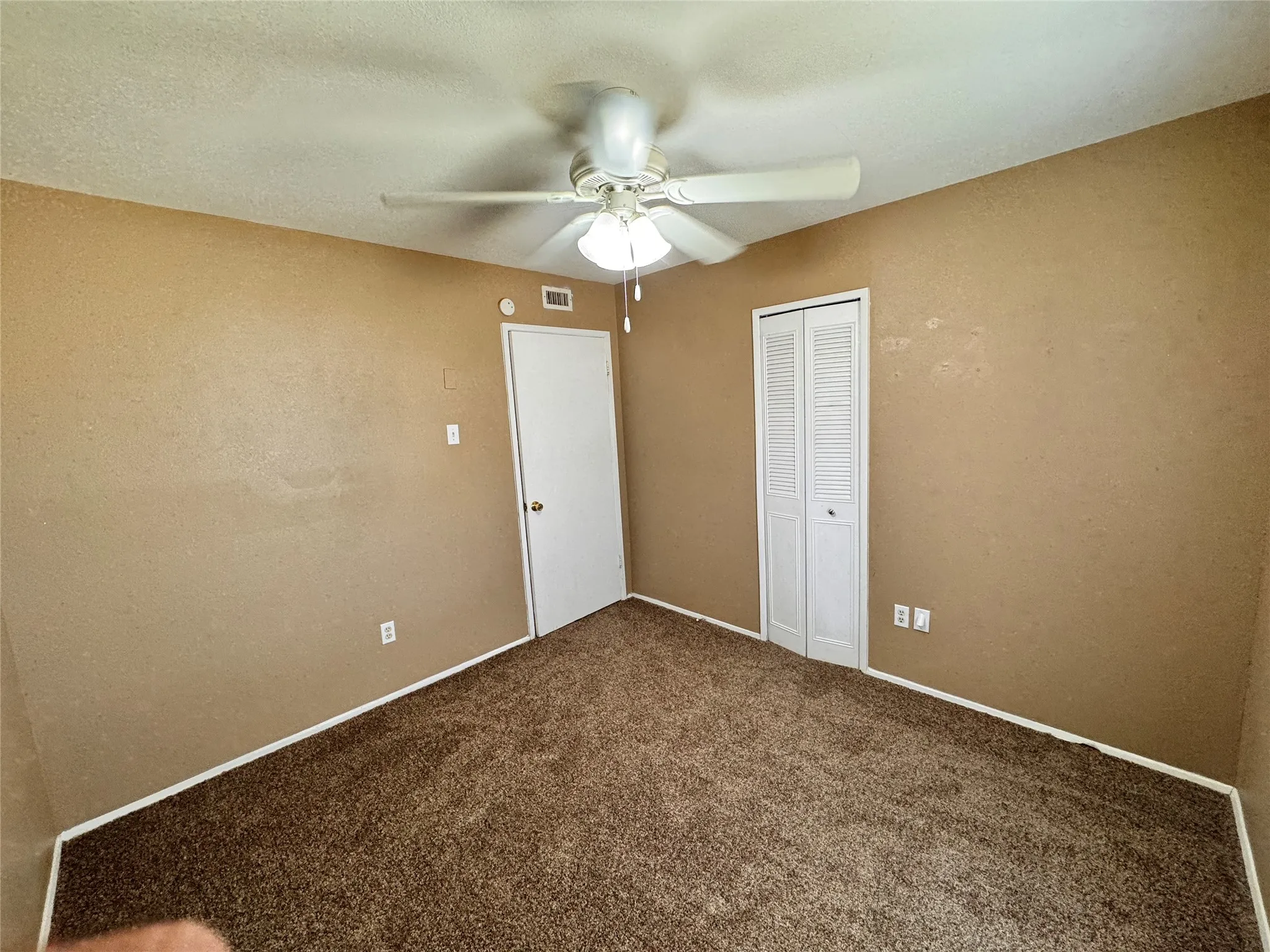 Single Family Residence For Rent in Dallas County , 116 Cambridge Drive, Cedar Hill, Texas 75104, 3 Bedroom, 2 Bathroom, 1 Garage spaces, 1,260 Sqft, built in 1970, mls#21409821, Real Estate Agent in Cedar Hill, Homes For Rent in Dallas county, Homes For Rent in Cedar Hill, Realtor in Cedar Hill Texas, Real Estate Brokerage Independent Realty Texas, Luminita Cordes Realtor