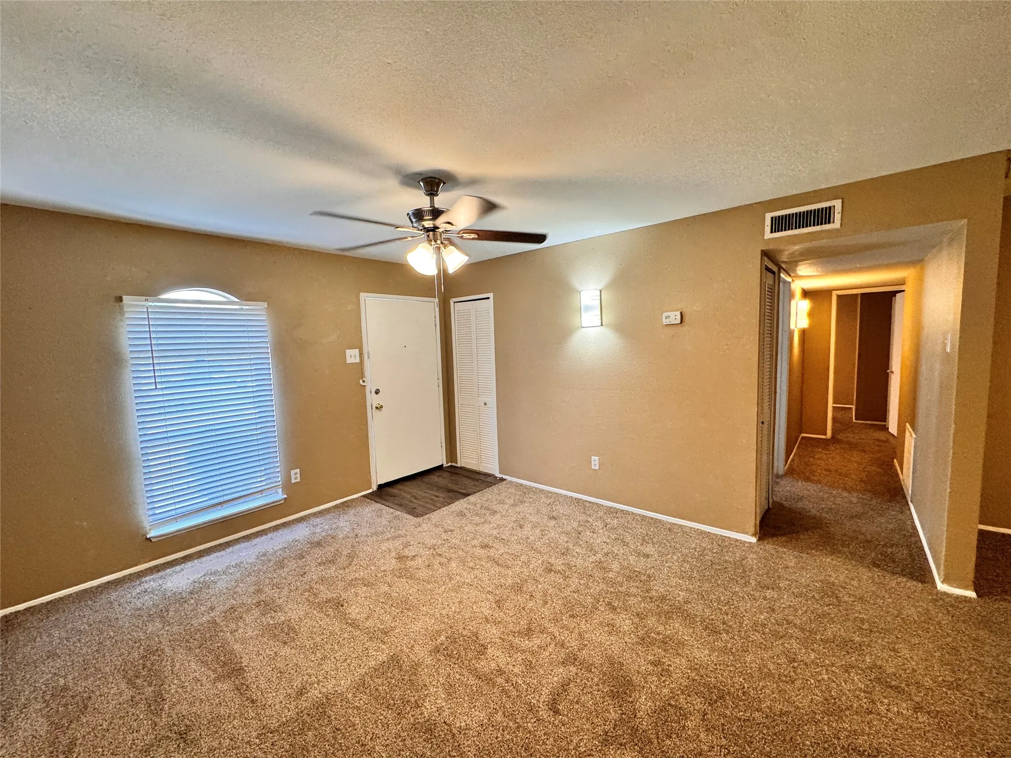 Single Family Residence For Rent in Dallas County , 116 Cambridge Drive, Cedar Hill, Texas 75104, 3 Bedroom, 2 Bathroom, 1 Garage spaces, 1,260 Sqft, built in 1970, mls#21409821, Real Estate Agent in Cedar Hill, Homes For Rent in Dallas county, Homes For Rent in Cedar Hill, Realtor in Cedar Hill Texas, Real Estate Brokerage Independent Realty Texas, Luminita Cordes Realtor
