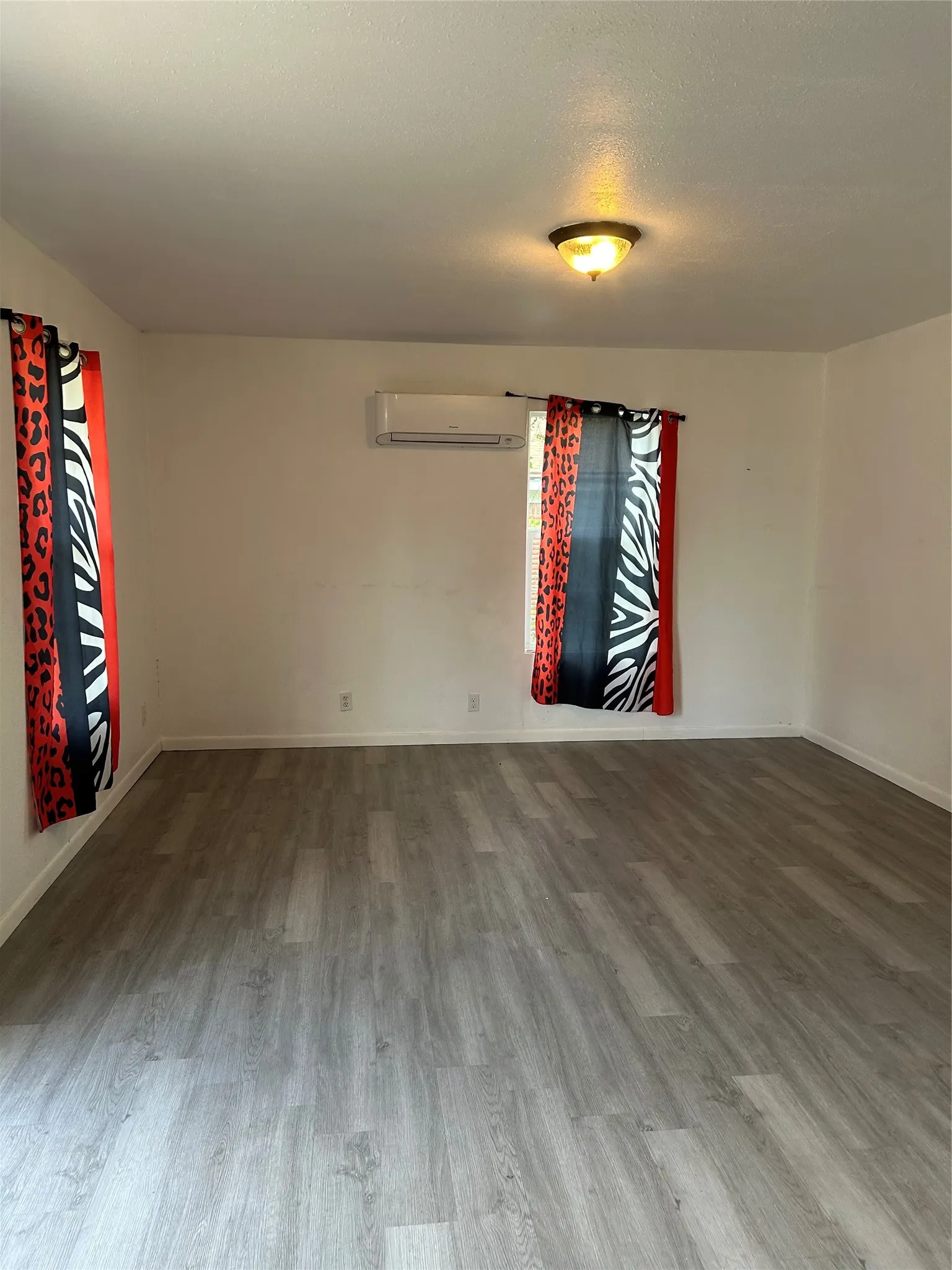 Single Family Residence For Sale in Limestone County , 471 W Navasota, Groesbeck, Texas 76642, 1 Bedroom, 1 Bathroom, Garage spaces, 884 Sqft, built in 1935, mls#21409825, Real Estate Agent in Groesbeck, Homes For Sale in Limestone county, Homes For Sale in Groesbeck, Realtor in Groesbeck Texas, Real Estate Brokerage Independent Realty Texas, Luminita Cordes Realtor
