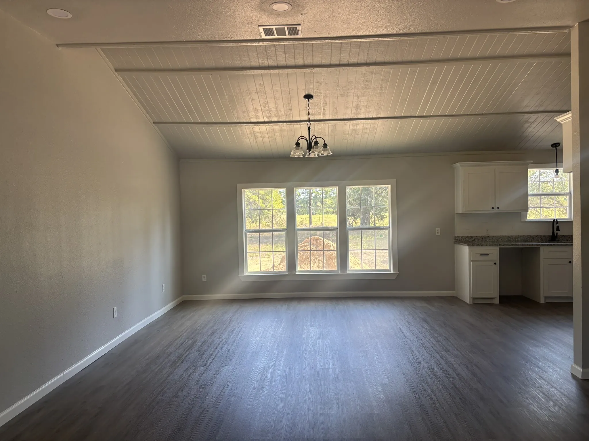Single Family Residence For Sale in Camp County , 2088 FM 556, Pittsburg, Texas 75686, 4 Bedroom, 3 Bathroom, Garage spaces, 1,990 Sqft, built in 2007, mls#21409833, Real Estate Agent in Pittsburg, Homes For Sale in Camp county, Homes For Sale in Pittsburg, Realtor in Pittsburg Texas, Real Estate Brokerage Independent Realty Texas, Luminita Cordes Realtor