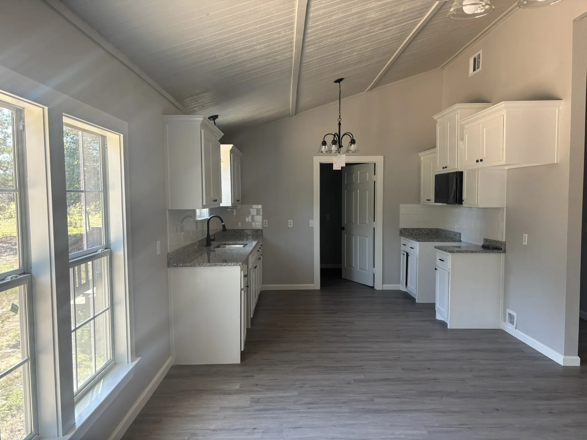 Single Family Residence For Sale in Camp County , 2088 FM 556, Pittsburg, Texas 75686, 4 Bedroom, 3 Bathroom, Garage spaces, 1,990 Sqft, built in 2007, mls#21409833, Real Estate Agent in Pittsburg, Homes For Sale in Camp county, Homes For Sale in Pittsburg, Realtor in Pittsburg Texas, Real Estate Brokerage Independent Realty Texas, Luminita Cordes Realtor