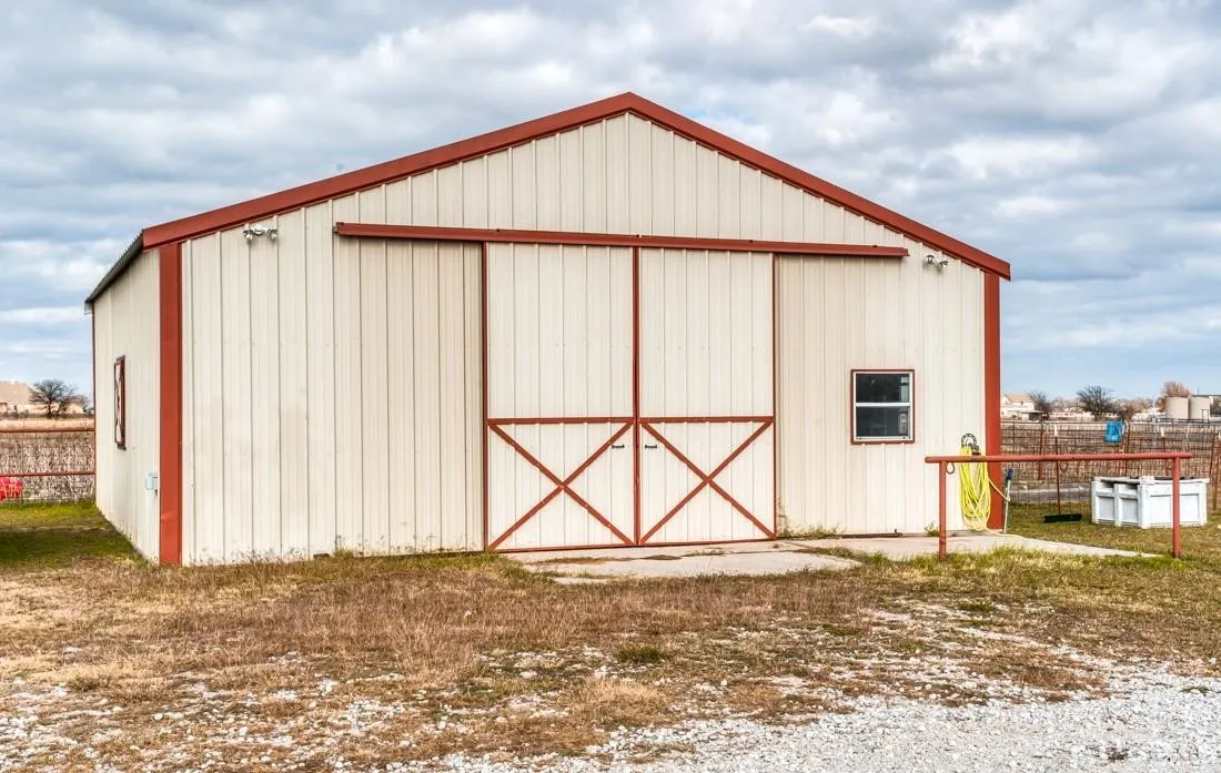 Single Family Residence For Sale in Denton County , 15350 US Highway 380, Krum, Texas 76249, 3 Bedroom, 3 Bathroom, 2 Garage spaces, 4,320 Sqft, built in 2005, mls#21409835, Real Estate Agent in Krum, Homes For Sale in Denton county, Homes For Sale in Krum, Realtor in Krum Texas, Real Estate Brokerage Independent Realty Texas, Luminita Cordes Realtor