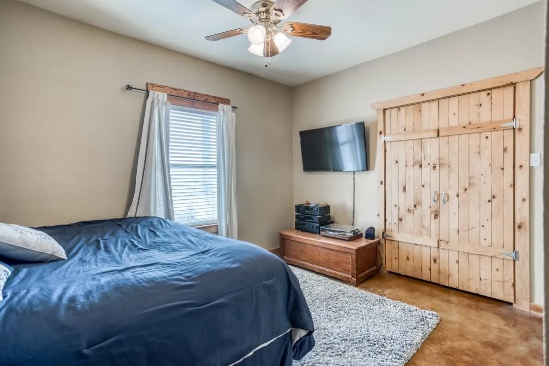Single Family Residence For Sale in Denton County , 15350 US Highway 380, Krum, Texas 76249, 3 Bedroom, 3 Bathroom, 2 Garage spaces, 4,320 Sqft, built in 2005, mls#21409835, Real Estate Agent in Krum, Homes For Sale in Denton county, Homes For Sale in Krum, Realtor in Krum Texas, Real Estate Brokerage Independent Realty Texas, Luminita Cordes Realtor