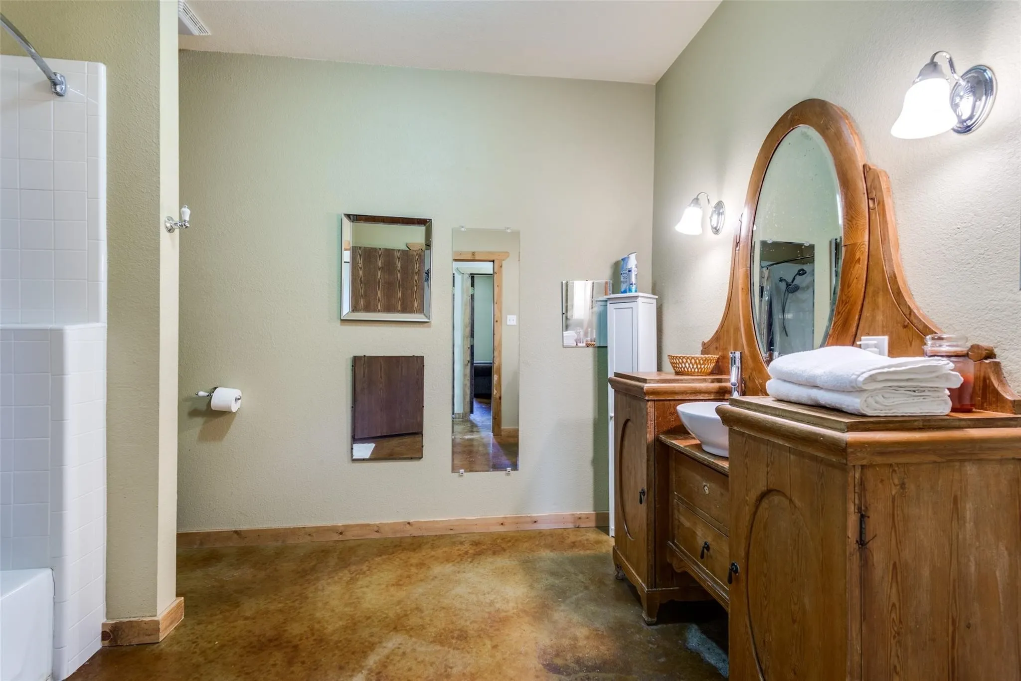Single Family Residence For Sale in Denton County , 15350 US Highway 380, Krum, Texas 76249, 3 Bedroom, 3 Bathroom, 2 Garage spaces, 4,320 Sqft, built in 2005, mls#21409835, Real Estate Agent in Krum, Homes For Sale in Denton county, Homes For Sale in Krum, Realtor in Krum Texas, Real Estate Brokerage Independent Realty Texas, Luminita Cordes Realtor