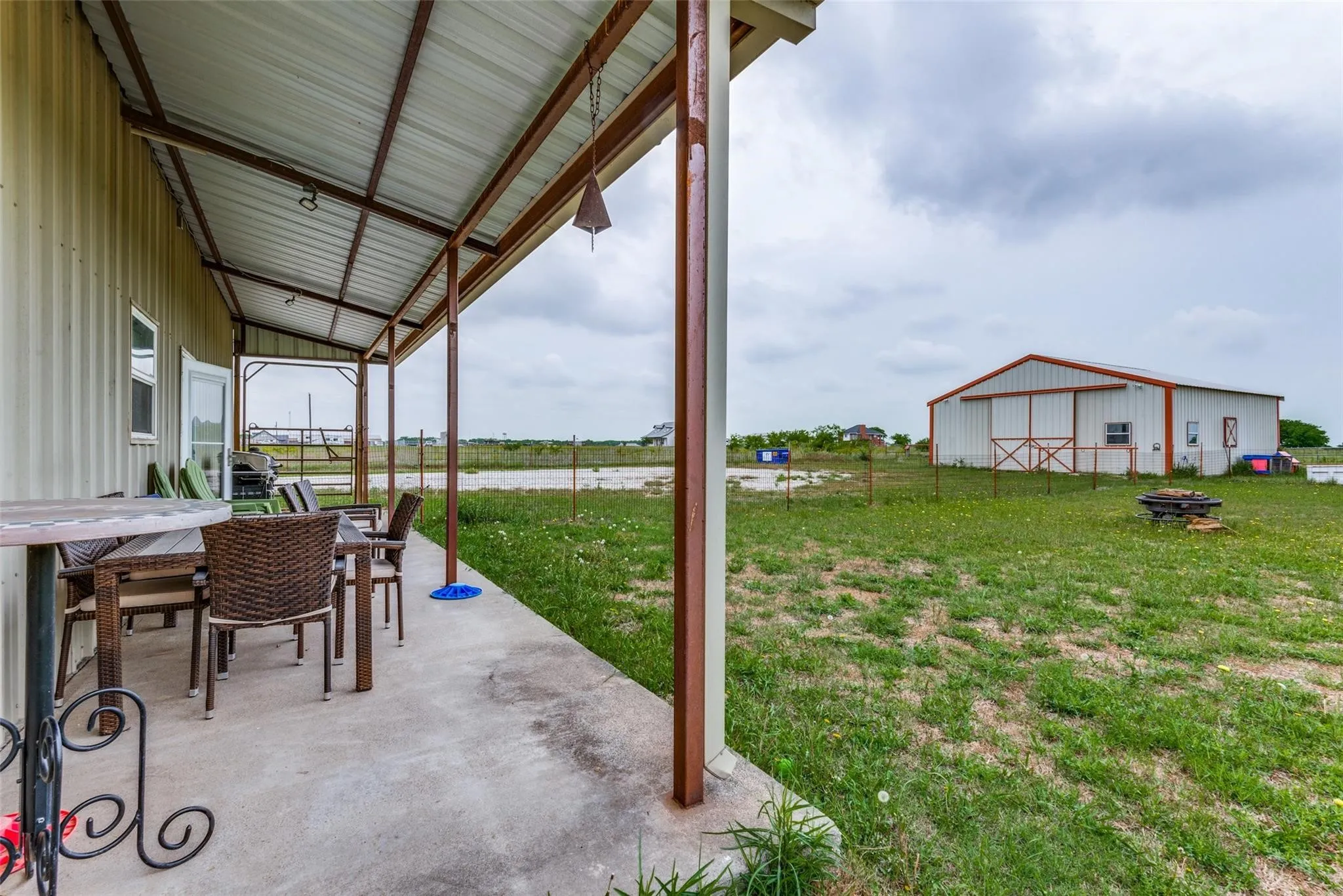 Single Family Residence For Sale in Denton County , 15350 US Highway 380, Krum, Texas 76249, 3 Bedroom, 3 Bathroom, 2 Garage spaces, 4,320 Sqft, built in 2005, mls#21409835, Real Estate Agent in Krum, Homes For Sale in Denton county, Homes For Sale in Krum, Realtor in Krum Texas, Real Estate Brokerage Independent Realty Texas, Luminita Cordes Realtor