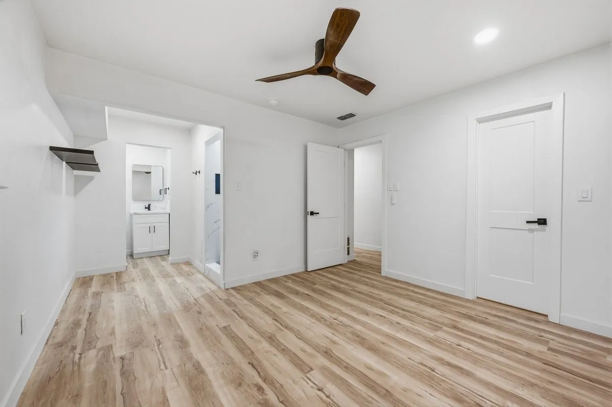 Bedroom 2 with ensuite bathroom - perfect for muti-generational living!