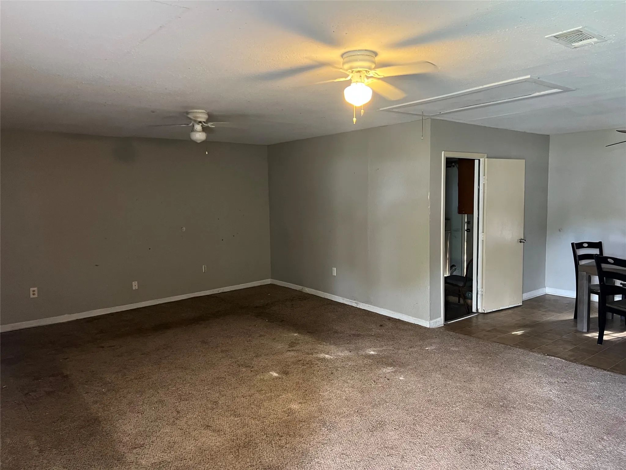 Single Family Residence For Sale in Tarrant County , 518 Stonewall Drive, Euless, Texas 76039, 3 Bedroom, 1 Bathroom, Garage spaces, 999 Sqft, built in 1961, mls#21409841, Real Estate Agent in Euless, Homes For Sale in Tarrant county, Homes For Sale in Euless, Realtor in Euless Texas, Real Estate Brokerage Independent Realty Texas, Luminita Cordes Realtor