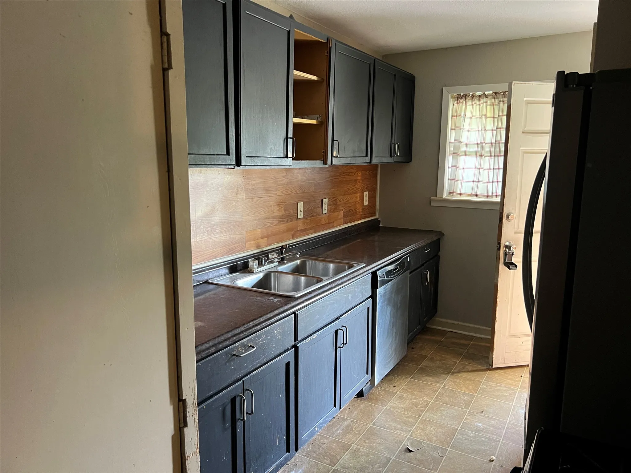 Single Family Residence For Sale in Tarrant County , 518 Stonewall Drive, Euless, Texas 76039, 3 Bedroom, 1 Bathroom, Garage spaces, 999 Sqft, built in 1961, mls#21409841, Real Estate Agent in Euless, Homes For Sale in Tarrant county, Homes For Sale in Euless, Realtor in Euless Texas, Real Estate Brokerage Independent Realty Texas, Luminita Cordes Realtor