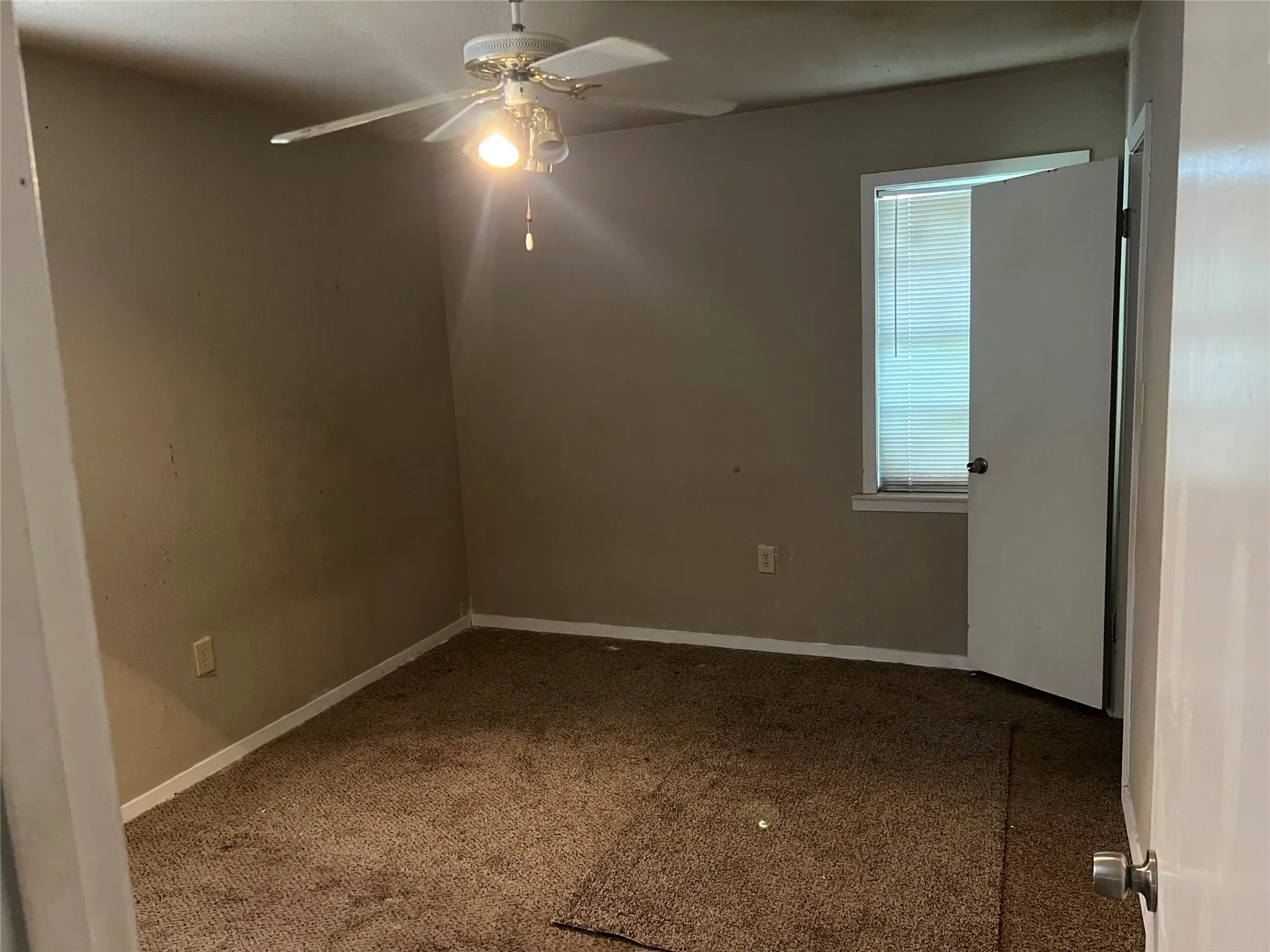 Single Family Residence For Sale in Tarrant County , 518 Stonewall Drive, Euless, Texas 76039, 3 Bedroom, 1 Bathroom, Garage spaces, 999 Sqft, built in 1961, mls#21409841, Real Estate Agent in Euless, Homes For Sale in Tarrant county, Homes For Sale in Euless, Realtor in Euless Texas, Real Estate Brokerage Independent Realty Texas, Luminita Cordes Realtor