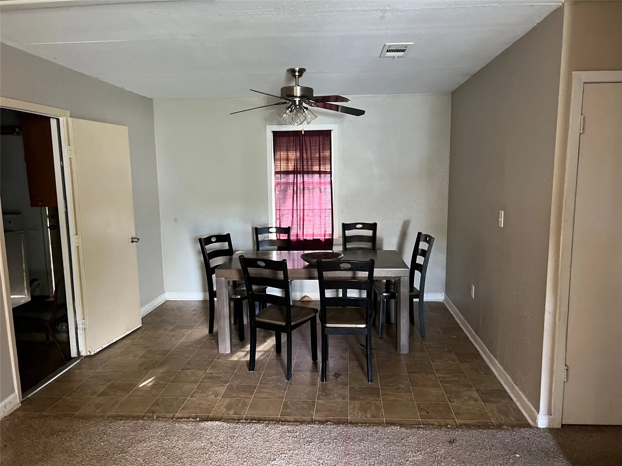 Single Family Residence For Sale in Tarrant County , 518 Stonewall Drive, Euless, Texas 76039, 3 Bedroom, 1 Bathroom, Garage spaces, 999 Sqft, built in 1961, mls#21409841, Real Estate Agent in Euless, Homes For Sale in Tarrant county, Homes For Sale in Euless, Realtor in Euless Texas, Real Estate Brokerage Independent Realty Texas, Luminita Cordes Realtor