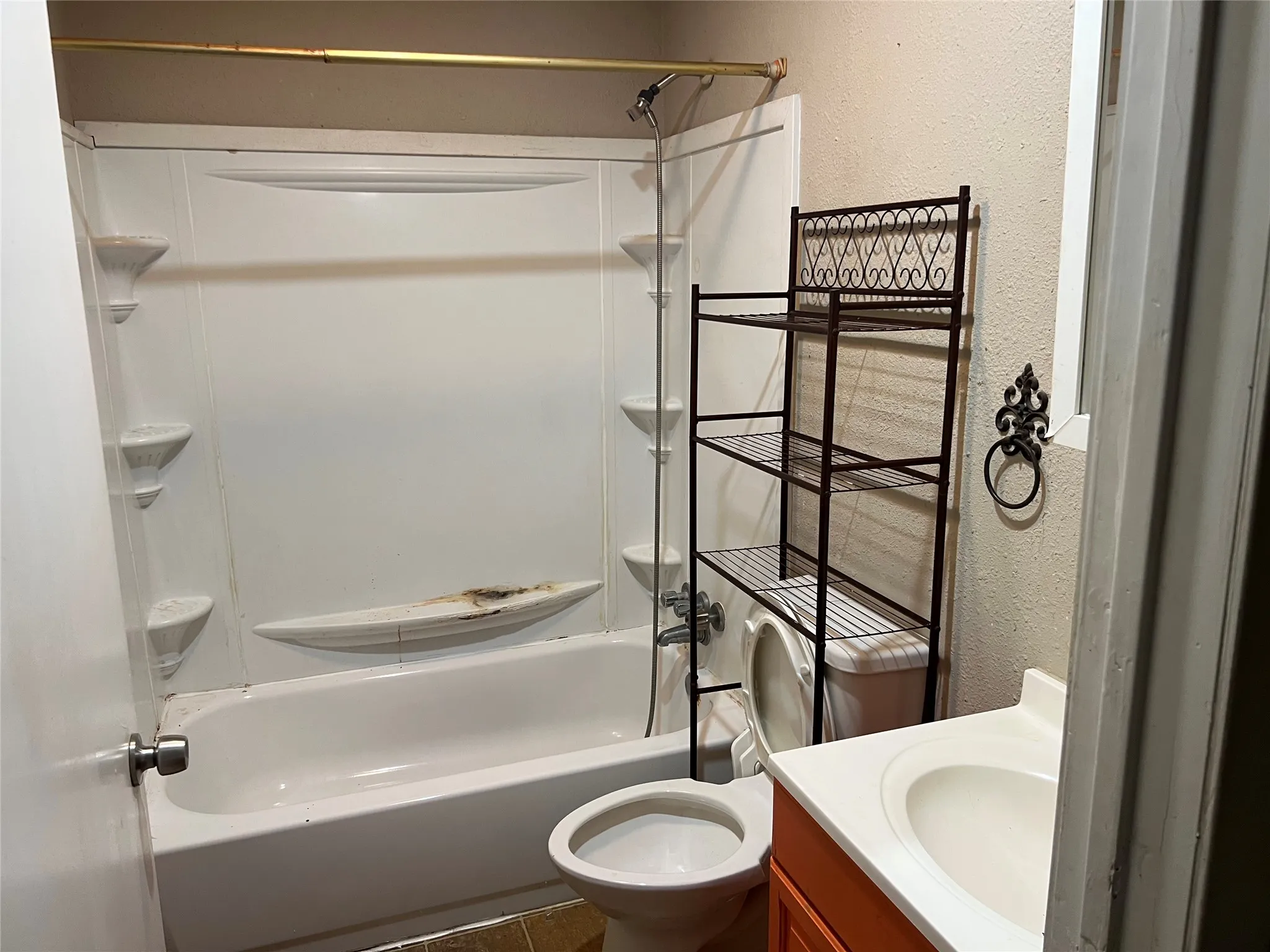 Single Family Residence For Sale in Tarrant County , 518 Stonewall Drive, Euless, Texas 76039, 3 Bedroom, 1 Bathroom, Garage spaces, 999 Sqft, built in 1961, mls#21409841, Real Estate Agent in Euless, Homes For Sale in Tarrant county, Homes For Sale in Euless, Realtor in Euless Texas, Real Estate Brokerage Independent Realty Texas, Luminita Cordes Realtor