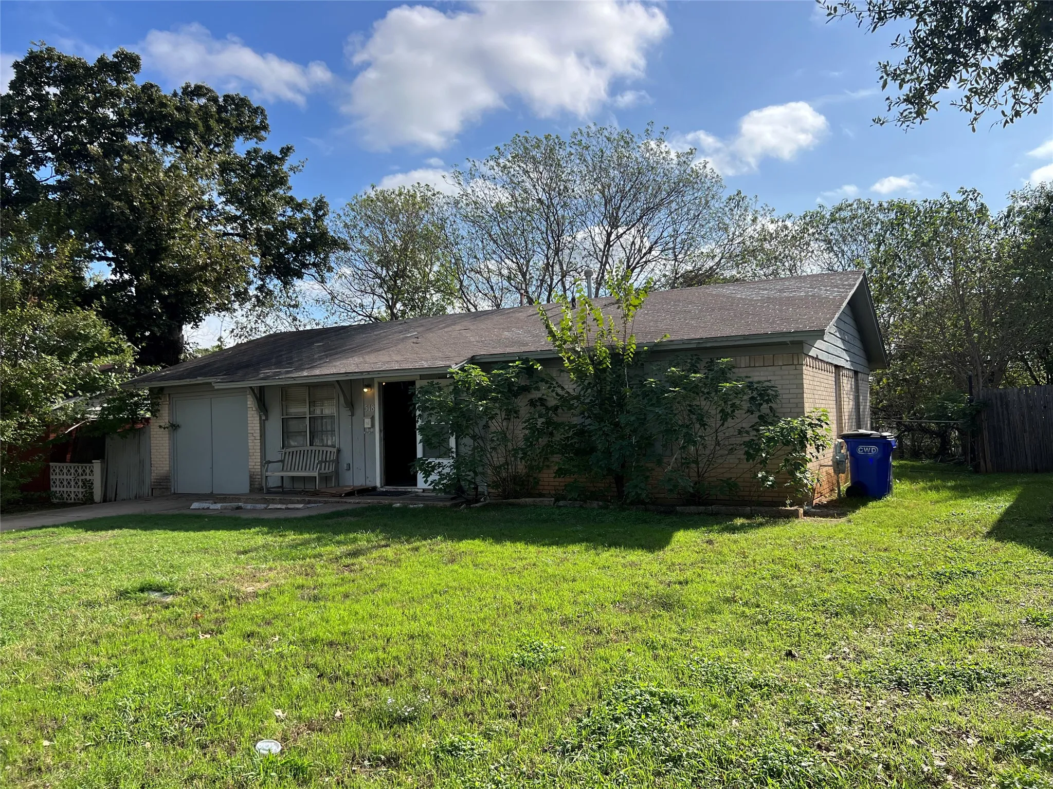 Single Family Residence For Sale in Tarrant County , 518 Stonewall Drive, Euless, Texas 76039, 3 Bedroom, 1 Bathroom, Garage spaces, 999 Sqft, built in 1961, mls#21409841, Real Estate Agent in Euless, Homes For Sale in Tarrant county, Homes For Sale in Euless, Realtor in Euless Texas, Real Estate Brokerage Independent Realty Texas, Luminita Cordes Realtor