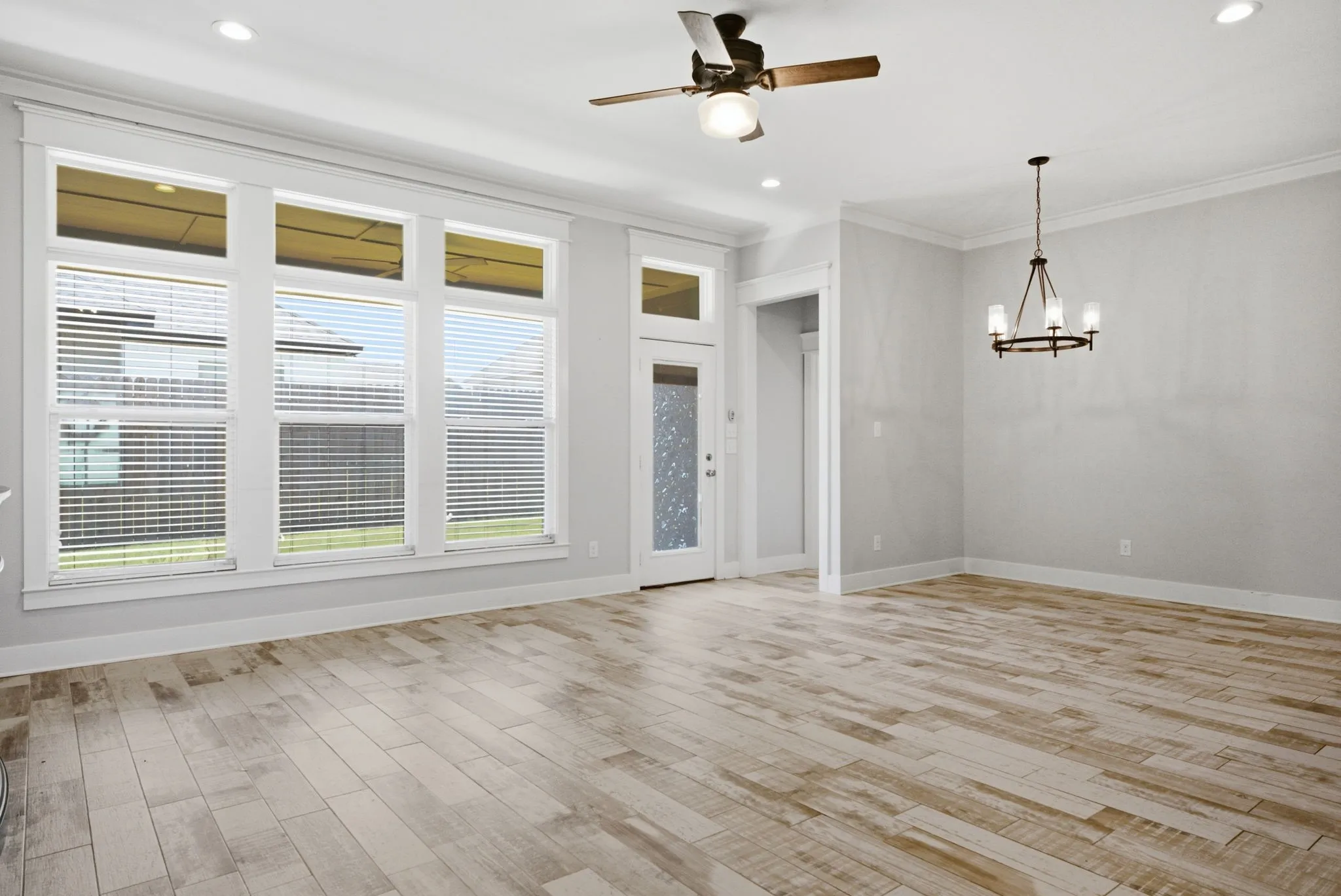 Single Family Residence For Sale in Smith County , 217 Smith Circle, Lindale, Texas 75771, 4 Bedroom, 2 Bathroom, 2 Garage spaces, 1,635 Sqft, built in 2019, mls#21409843, Real Estate Agent in Lindale, Homes For Sale in Smith county, Homes For Sale in Lindale, Realtor in Lindale Texas, Real Estate Brokerage Independent Realty Texas, Luminita Cordes Realtor