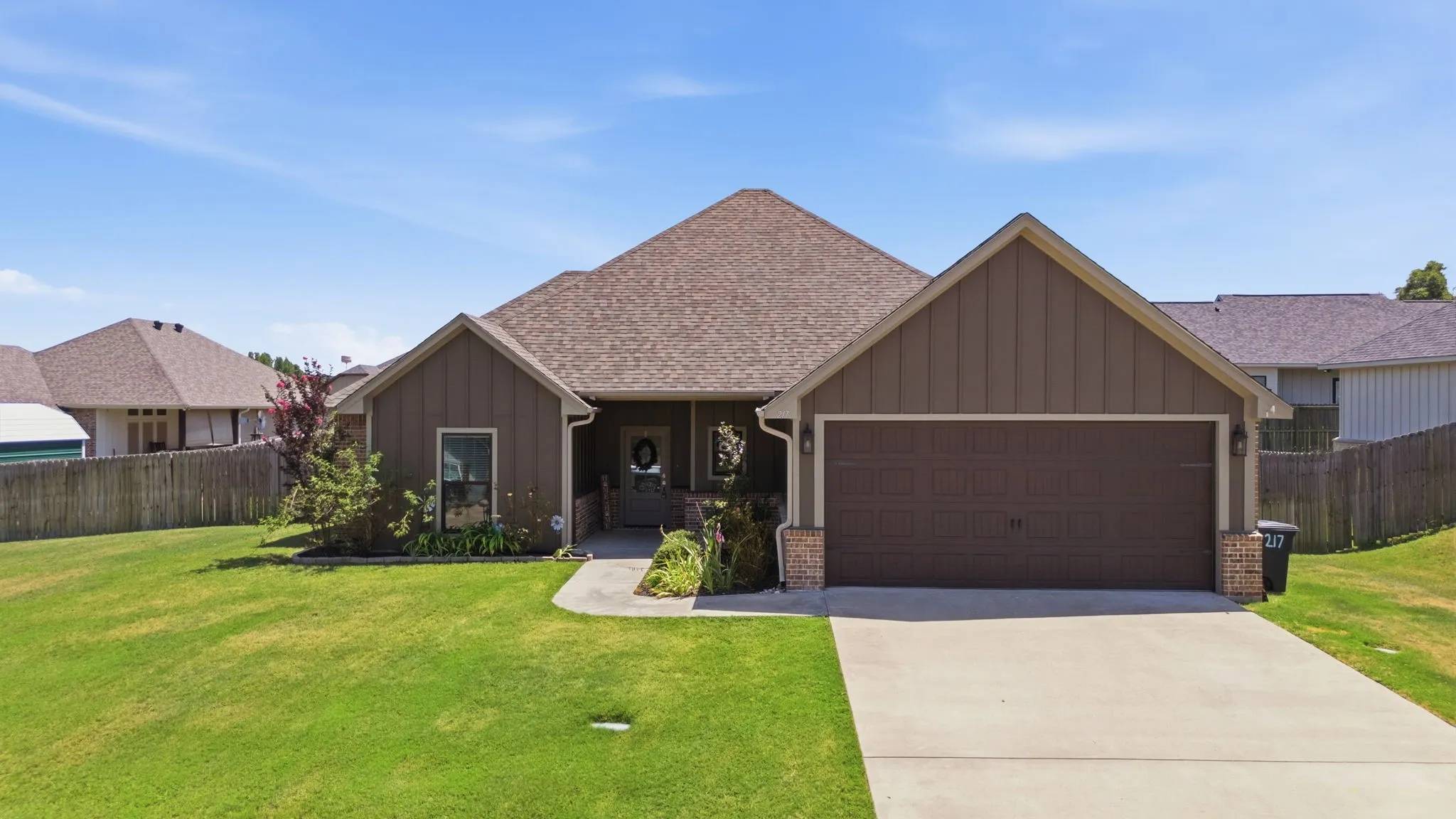 Single Family Residence For Sale in Smith County , 217 Smith Circle, Lindale, Texas 75771, 4 Bedroom, 2 Bathroom, 2 Garage spaces, 1,635 Sqft, built in 2019, mls#21409843, Real Estate Agent in Lindale, Homes For Sale in Smith county, Homes For Sale in Lindale, Realtor in Lindale Texas, Real Estate Brokerage Independent Realty Texas, Luminita Cordes Realtor