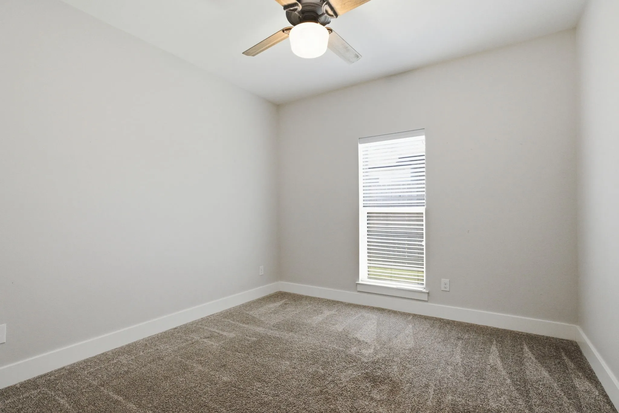 Single Family Residence For Sale in Smith County , 217 Smith Circle, Lindale, Texas 75771, 4 Bedroom, 2 Bathroom, 2 Garage spaces, 1,635 Sqft, built in 2019, mls#21409843, Real Estate Agent in Lindale, Homes For Sale in Smith county, Homes For Sale in Lindale, Realtor in Lindale Texas, Real Estate Brokerage Independent Realty Texas, Luminita Cordes Realtor