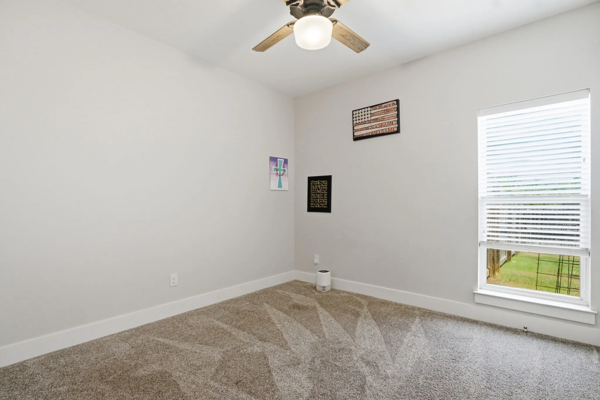 Single Family Residence For Sale in Smith County , 217 Smith Circle, Lindale, Texas 75771, 4 Bedroom, 2 Bathroom, 2 Garage spaces, 1,635 Sqft, built in 2019, mls#21409843, Real Estate Agent in Lindale, Homes For Sale in Smith county, Homes For Sale in Lindale, Realtor in Lindale Texas, Real Estate Brokerage Independent Realty Texas, Luminita Cordes Realtor