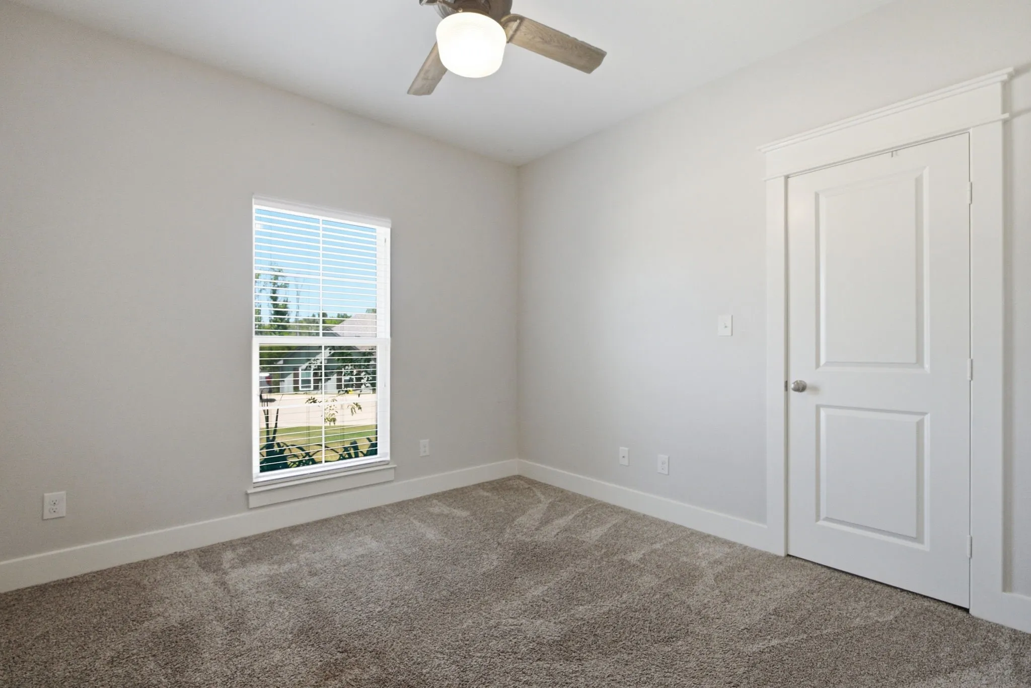 Single Family Residence For Sale in Smith County , 217 Smith Circle, Lindale, Texas 75771, 4 Bedroom, 2 Bathroom, 2 Garage spaces, 1,635 Sqft, built in 2019, mls#21409843, Real Estate Agent in Lindale, Homes For Sale in Smith county, Homes For Sale in Lindale, Realtor in Lindale Texas, Real Estate Brokerage Independent Realty Texas, Luminita Cordes Realtor