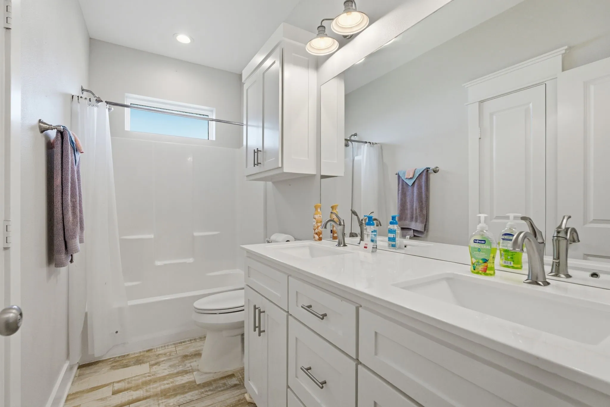 Single Family Residence For Sale in Smith County , 217 Smith Circle, Lindale, Texas 75771, 4 Bedroom, 2 Bathroom, 2 Garage spaces, 1,635 Sqft, built in 2019, mls#21409843, Real Estate Agent in Lindale, Homes For Sale in Smith county, Homes For Sale in Lindale, Realtor in Lindale Texas, Real Estate Brokerage Independent Realty Texas, Luminita Cordes Realtor