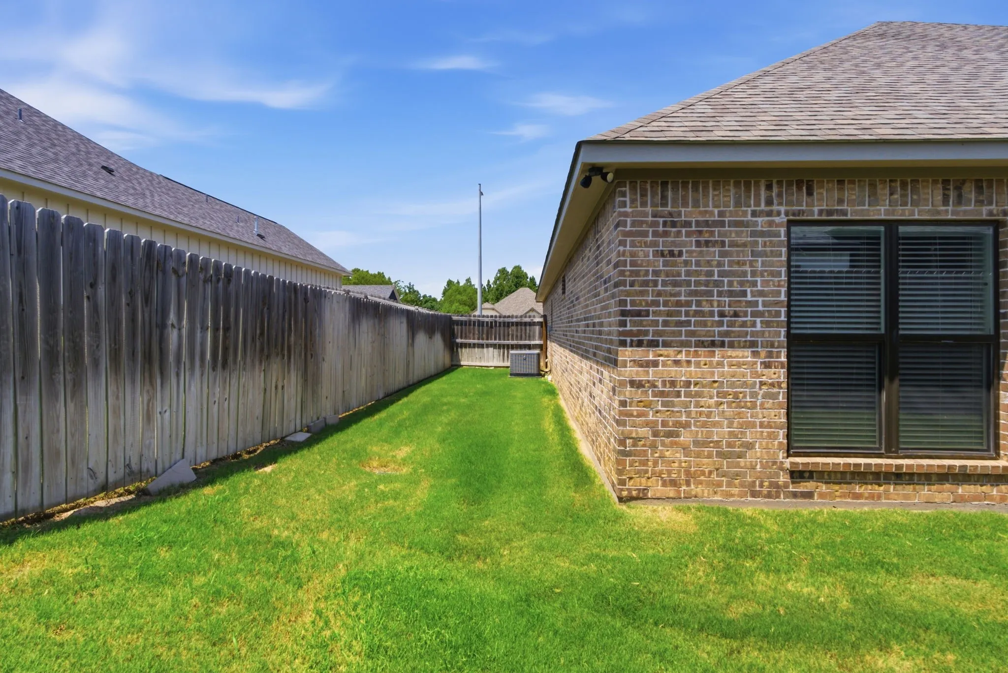 Single Family Residence For Sale in Smith County , 217 Smith Circle, Lindale, Texas 75771, 4 Bedroom, 2 Bathroom, 2 Garage spaces, 1,635 Sqft, built in 2019, mls#21409843, Real Estate Agent in Lindale, Homes For Sale in Smith county, Homes For Sale in Lindale, Realtor in Lindale Texas, Real Estate Brokerage Independent Realty Texas, Luminita Cordes Realtor