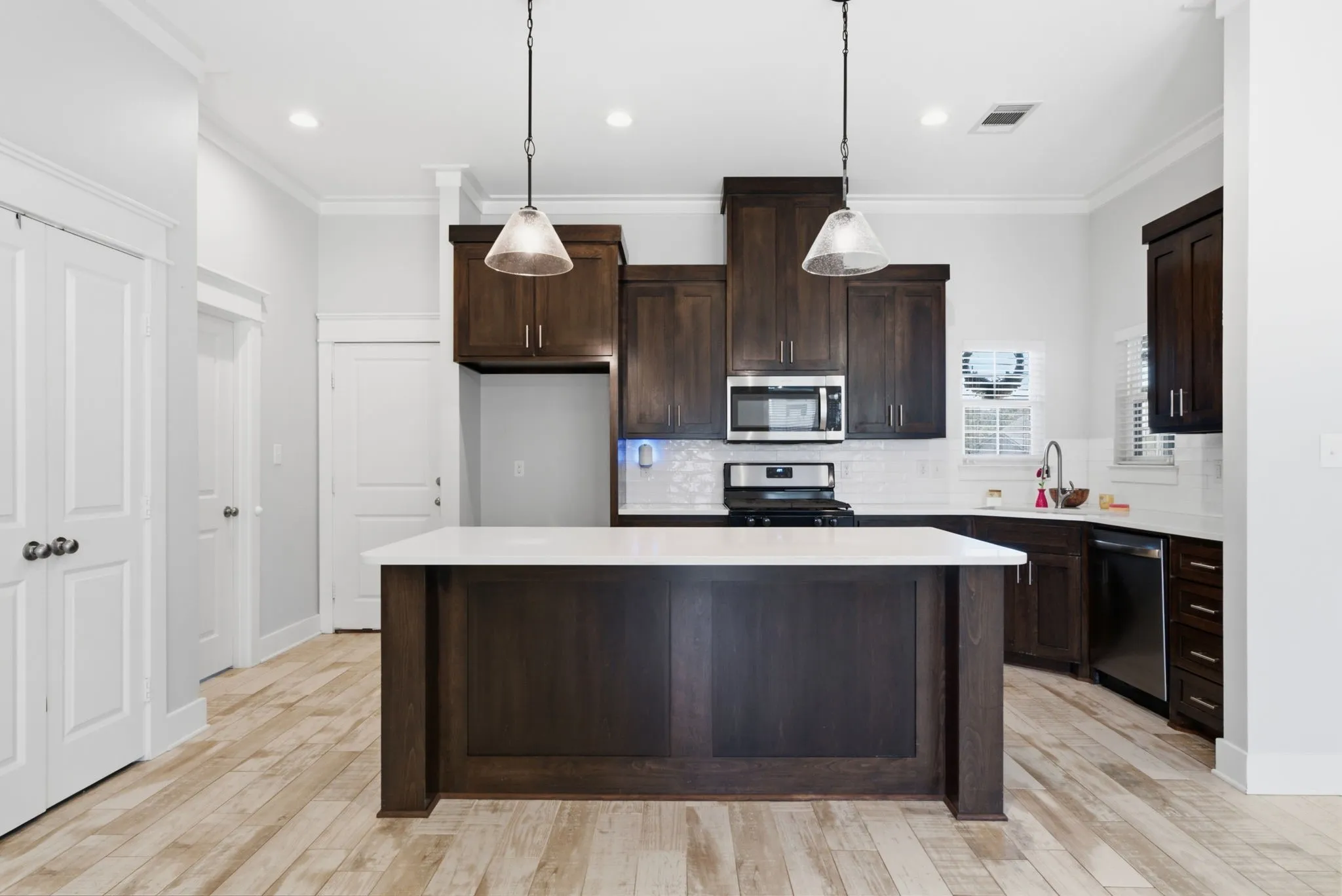 Single Family Residence For Sale in Smith County , 217 Smith Circle, Lindale, Texas 75771, 4 Bedroom, 2 Bathroom, 2 Garage spaces, 1,635 Sqft, built in 2019, mls#21409843, Real Estate Agent in Lindale, Homes For Sale in Smith county, Homes For Sale in Lindale, Realtor in Lindale Texas, Real Estate Brokerage Independent Realty Texas, Luminita Cordes Realtor