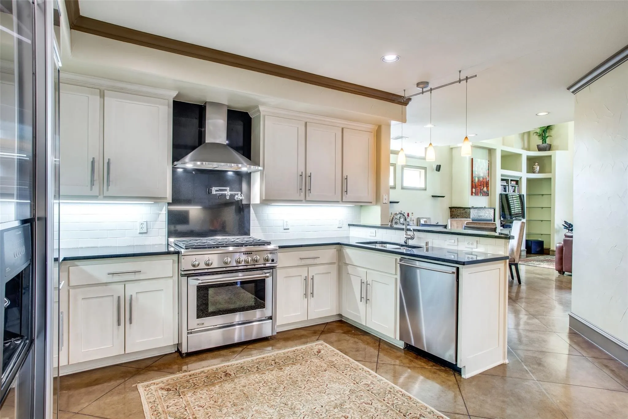 Single Family Residence For Rent in Dallas County , 5020 Mission Avenue, Dallas, Texas 75206, 3 Bedroom, 3 Bathroom, 2 Garage spaces, 2,677 Sqft, built in 2005, mls#21409794, Real Estate Agent in Dallas, Homes For Rent in Dallas county, Homes For Rent in Dallas, Realtor in Dallas Texas, Real Estate Brokerage Independent Realty Texas, Luminita Cordes Realtor