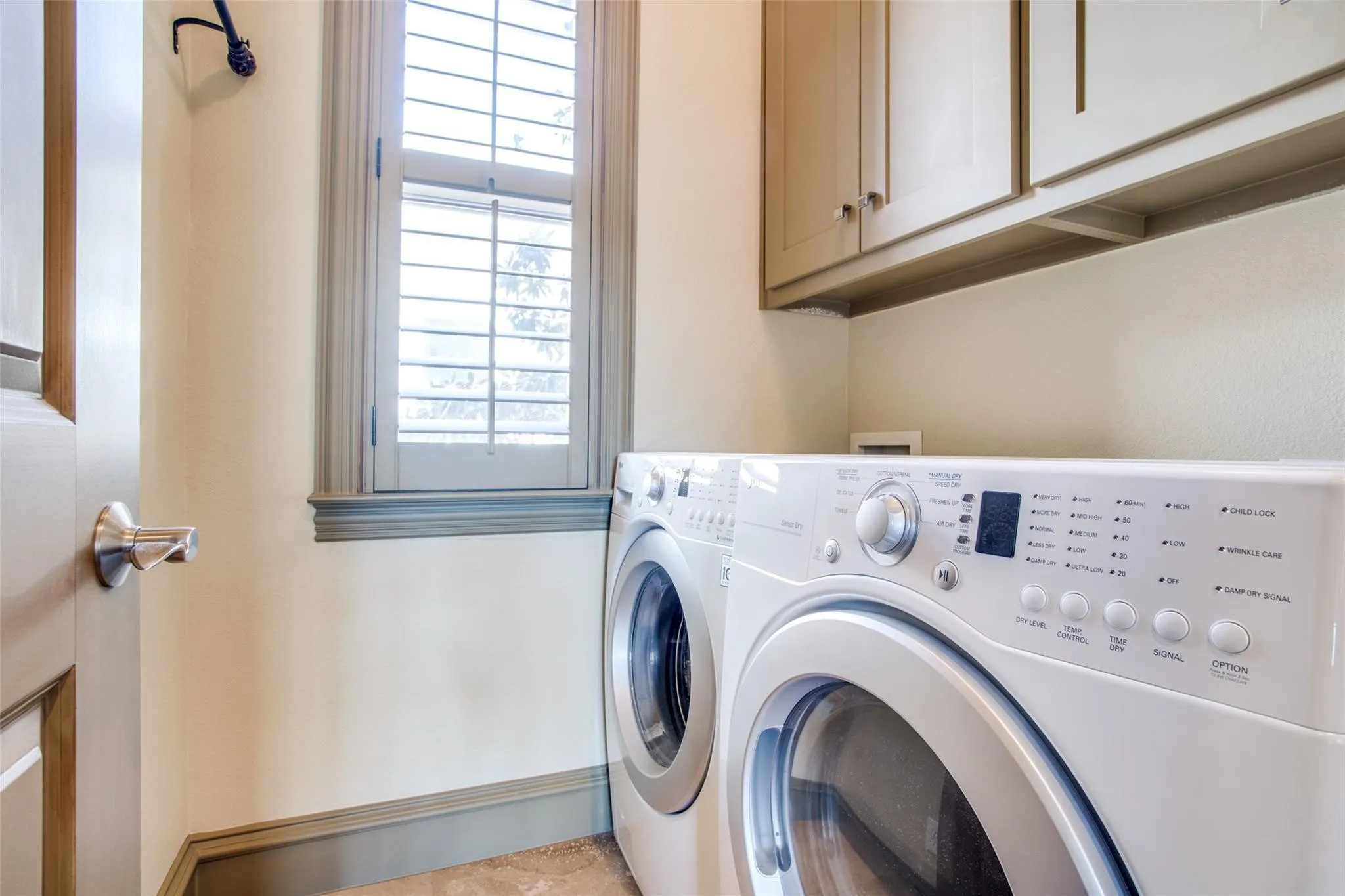 Single Family Residence For Rent in Dallas County , 5020 Mission Avenue, Dallas, Texas 75206, 3 Bedroom, 3 Bathroom, 2 Garage spaces, 2,677 Sqft, built in 2005, mls#21409794, Real Estate Agent in Dallas, Homes For Rent in Dallas county, Homes For Rent in Dallas, Realtor in Dallas Texas, Real Estate Brokerage Independent Realty Texas, Luminita Cordes Realtor