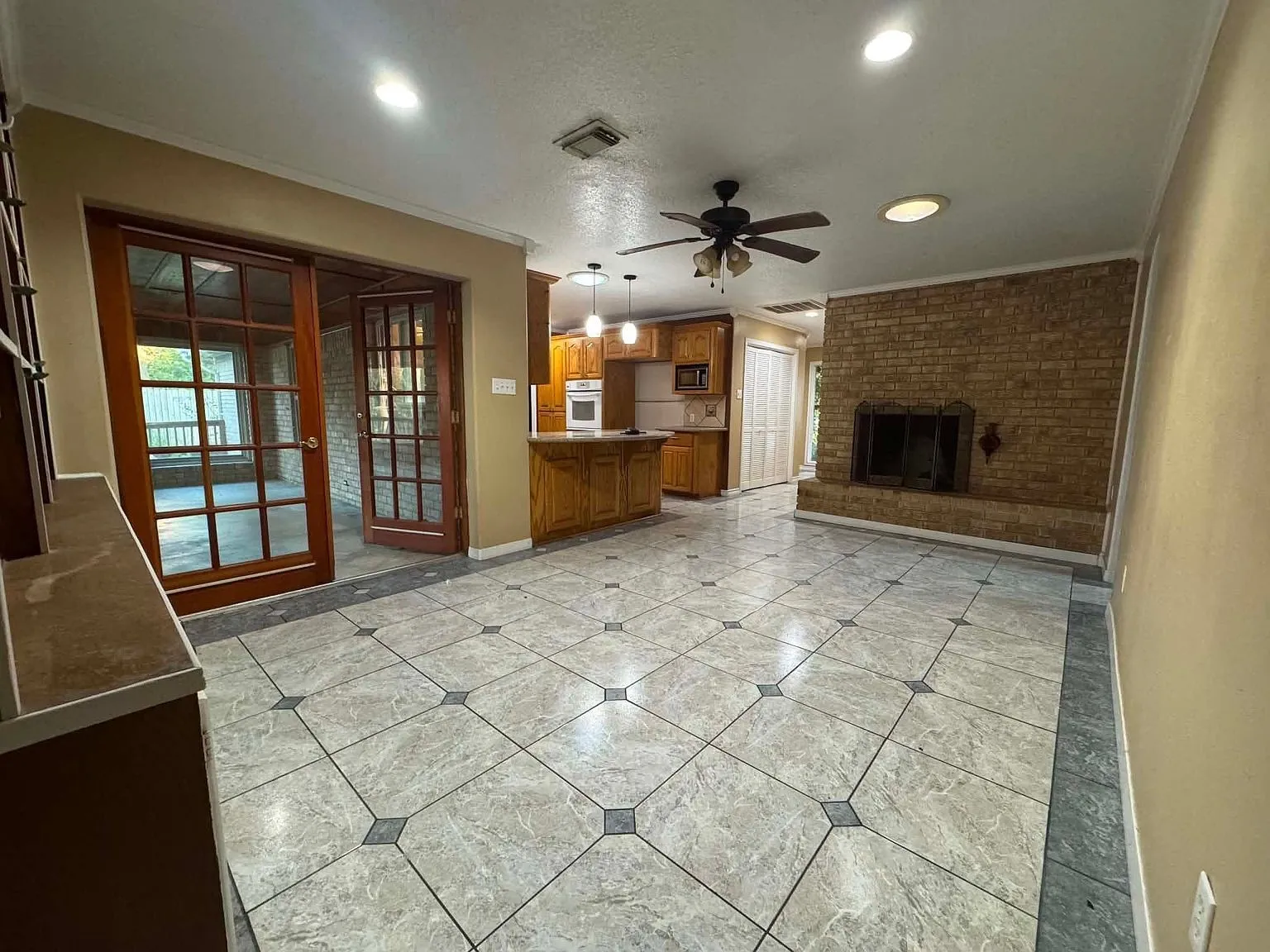 Single Family Residence For Sale in Brazoria County , 438 Southern Oaks Drive, Lake Jackson, Texas 77566, 3 Bedroom, 2 Bathroom, 2 Garage spaces, 1,893 Sqft, built in 1961, mls#21409849, Real Estate Agent in Lake Jackson, Homes For Sale in Brazoria county, Homes For Sale in Lake Jackson, Realtor in Lake Jackson Texas, Real Estate Brokerage Independent Realty Texas, Luminita Cordes Realtor