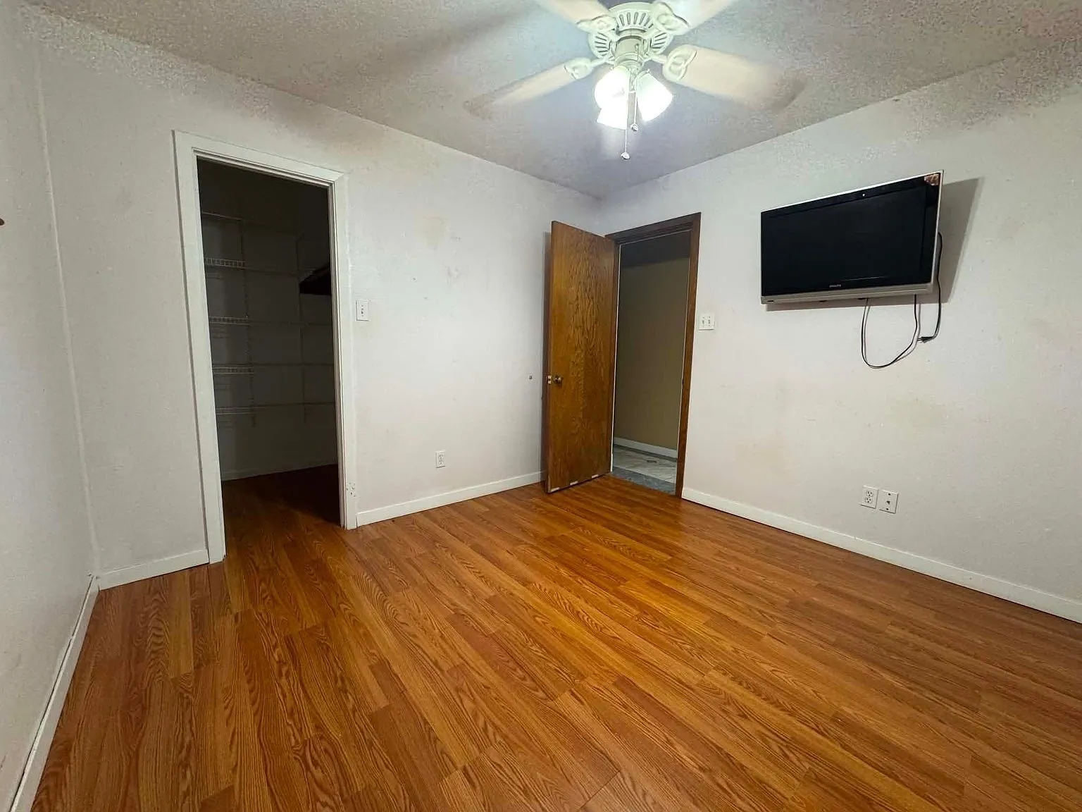 Single Family Residence For Sale in Brazoria County , 438 Southern Oaks Drive, Lake Jackson, Texas 77566, 3 Bedroom, 2 Bathroom, 2 Garage spaces, 1,893 Sqft, built in 1961, mls#21409849, Real Estate Agent in Lake Jackson, Homes For Sale in Brazoria county, Homes For Sale in Lake Jackson, Realtor in Lake Jackson Texas, Real Estate Brokerage Independent Realty Texas, Luminita Cordes Realtor