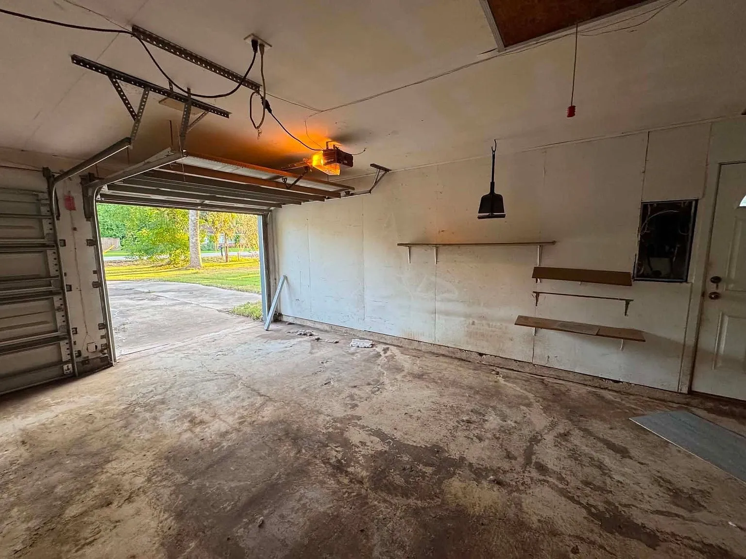 Single Family Residence For Sale in Brazoria County , 438 Southern Oaks Drive, Lake Jackson, Texas 77566, 3 Bedroom, 2 Bathroom, 2 Garage spaces, 1,893 Sqft, built in 1961, mls#21409849, Real Estate Agent in Lake Jackson, Homes For Sale in Brazoria county, Homes For Sale in Lake Jackson, Realtor in Lake Jackson Texas, Real Estate Brokerage Independent Realty Texas, Luminita Cordes Realtor