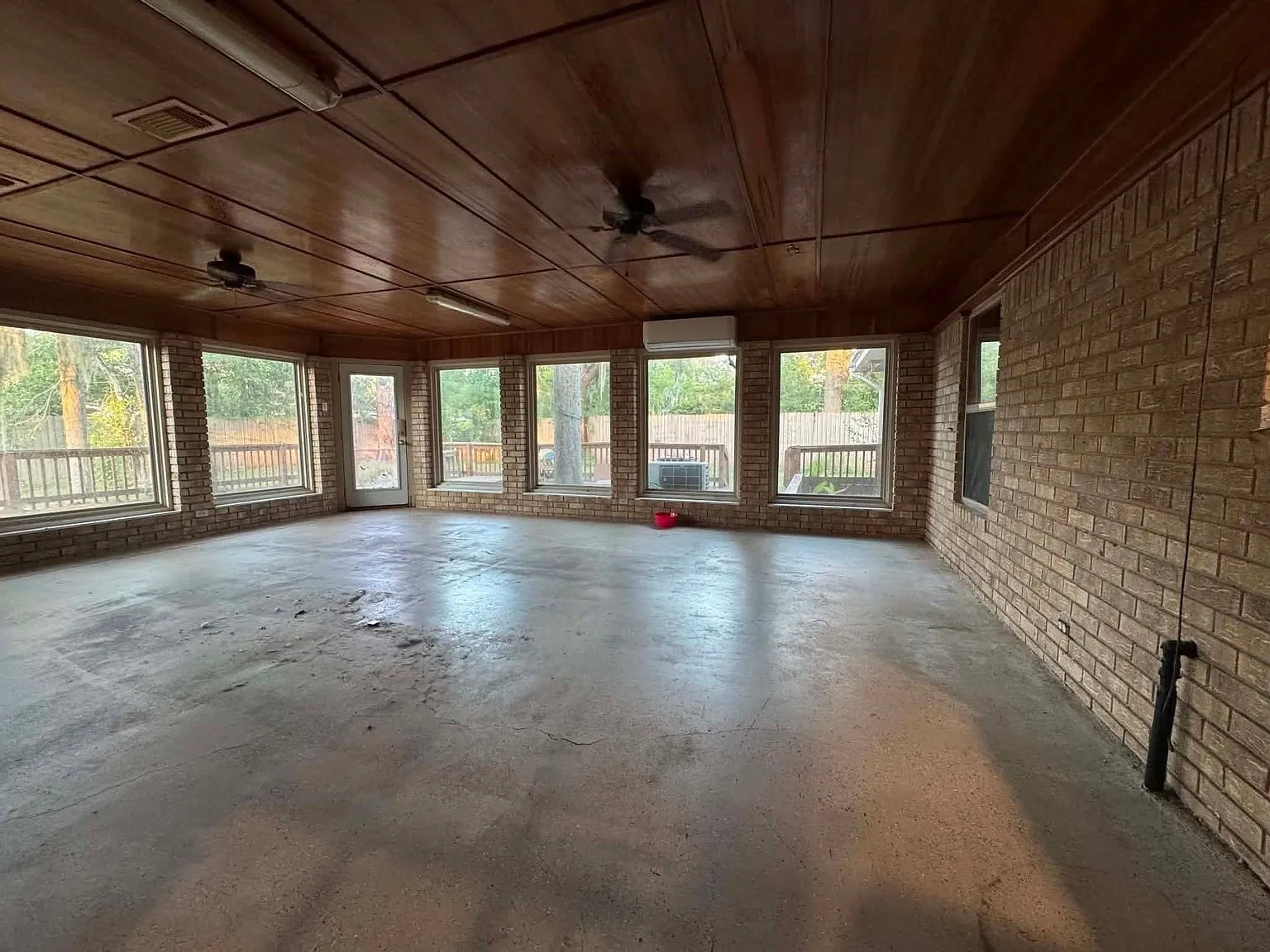 Single Family Residence For Sale in Brazoria County , 438 Southern Oaks Drive, Lake Jackson, Texas 77566, 3 Bedroom, 2 Bathroom, 2 Garage spaces, 1,893 Sqft, built in 1961, mls#21409849, Real Estate Agent in Lake Jackson, Homes For Sale in Brazoria county, Homes For Sale in Lake Jackson, Realtor in Lake Jackson Texas, Real Estate Brokerage Independent Realty Texas, Luminita Cordes Realtor