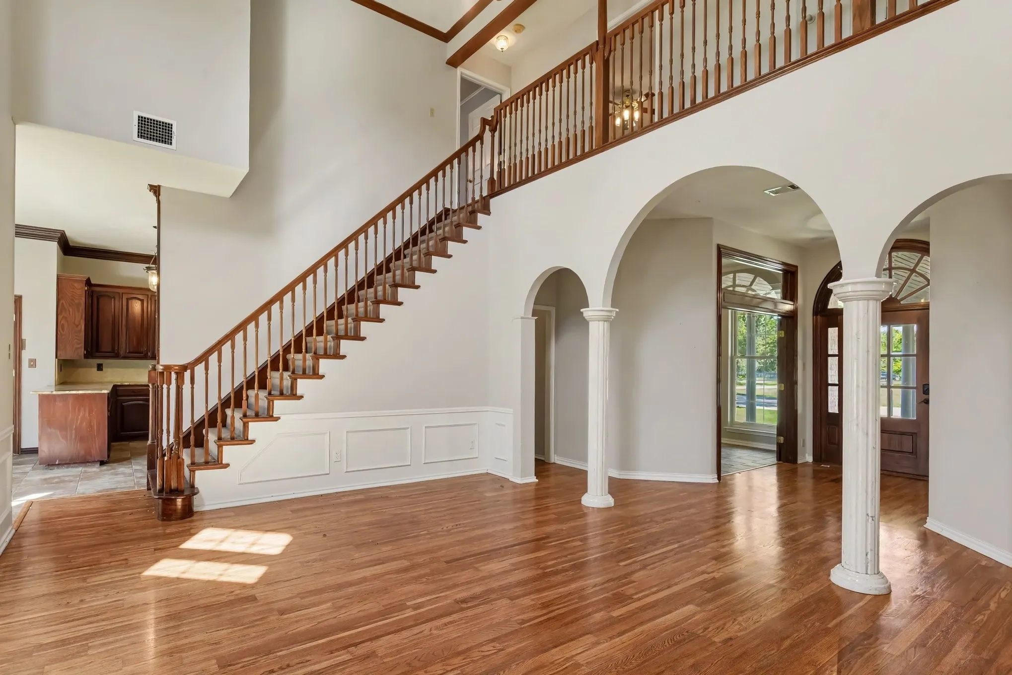 Single Family Residence For Sale in Kaufman County , 8304 Karen Lane, Terrell, Texas 75160, 5 Bedroom, 5 Bathroom, 2 Garage spaces, 4,130 Sqft, built in 1993, mls#21409823, Real Estate Agent in Terrell, Homes For Sale in Kaufman county, Homes For Sale in Terrell, Realtor in Terrell Texas, Real Estate Brokerage Independent Realty Texas, Luminita Cordes Realtor