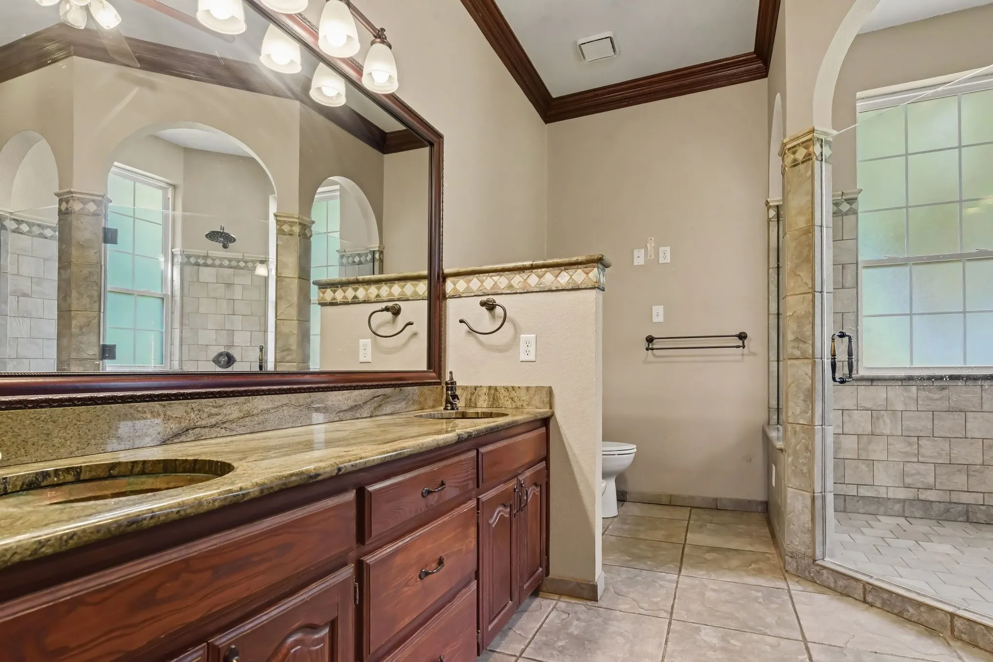 Single Family Residence For Sale in Kaufman County , 8304 Karen Lane, Terrell, Texas 75160, 5 Bedroom, 5 Bathroom, 2 Garage spaces, 4,130 Sqft, built in 1993, mls#21409823, Real Estate Agent in Terrell, Homes For Sale in Kaufman county, Homes For Sale in Terrell, Realtor in Terrell Texas, Real Estate Brokerage Independent Realty Texas, Luminita Cordes Realtor