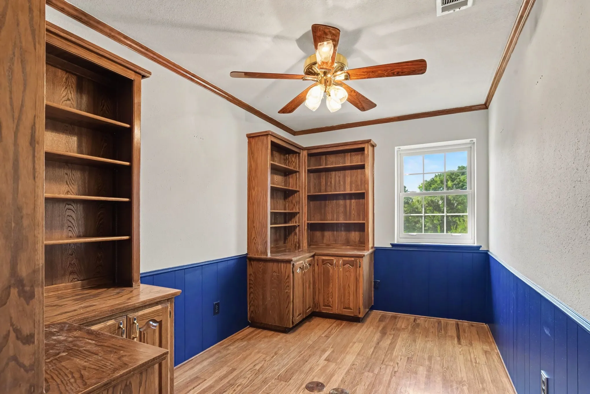 Single Family Residence For Sale in Kaufman County , 8304 Karen Lane, Terrell, Texas 75160, 5 Bedroom, 5 Bathroom, 2 Garage spaces, 4,130 Sqft, built in 1993, mls#21409823, Real Estate Agent in Terrell, Homes For Sale in Kaufman county, Homes For Sale in Terrell, Realtor in Terrell Texas, Real Estate Brokerage Independent Realty Texas, Luminita Cordes Realtor