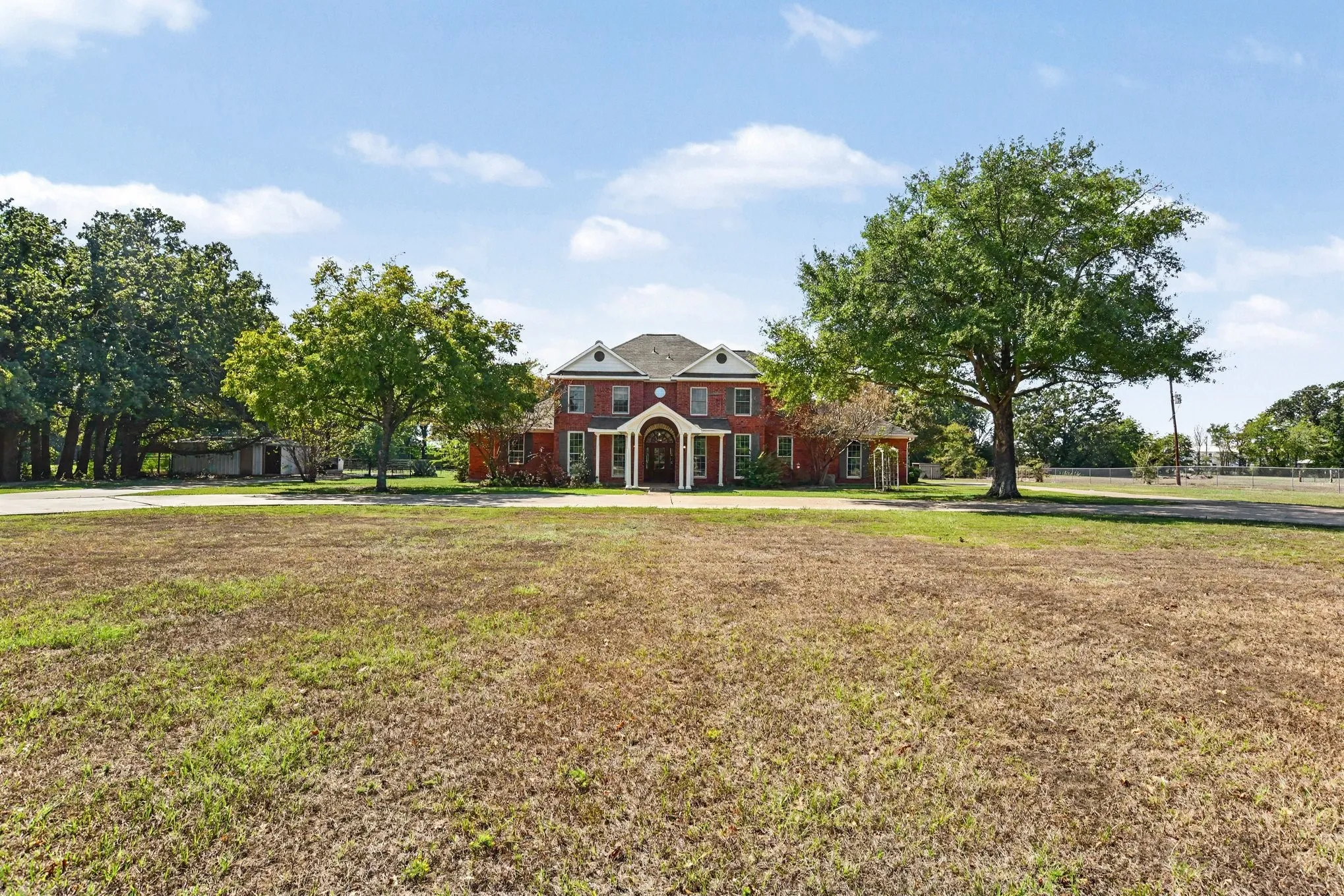 Single Family Residence For Sale in Kaufman County , 8304 Karen Lane, Terrell, Texas 75160, 5 Bedroom, 5 Bathroom, 2 Garage spaces, 4,130 Sqft, built in 1993, mls#21409823, Real Estate Agent in Terrell, Homes For Sale in Kaufman county, Homes For Sale in Terrell, Realtor in Terrell Texas, Real Estate Brokerage Independent Realty Texas, Luminita Cordes Realtor