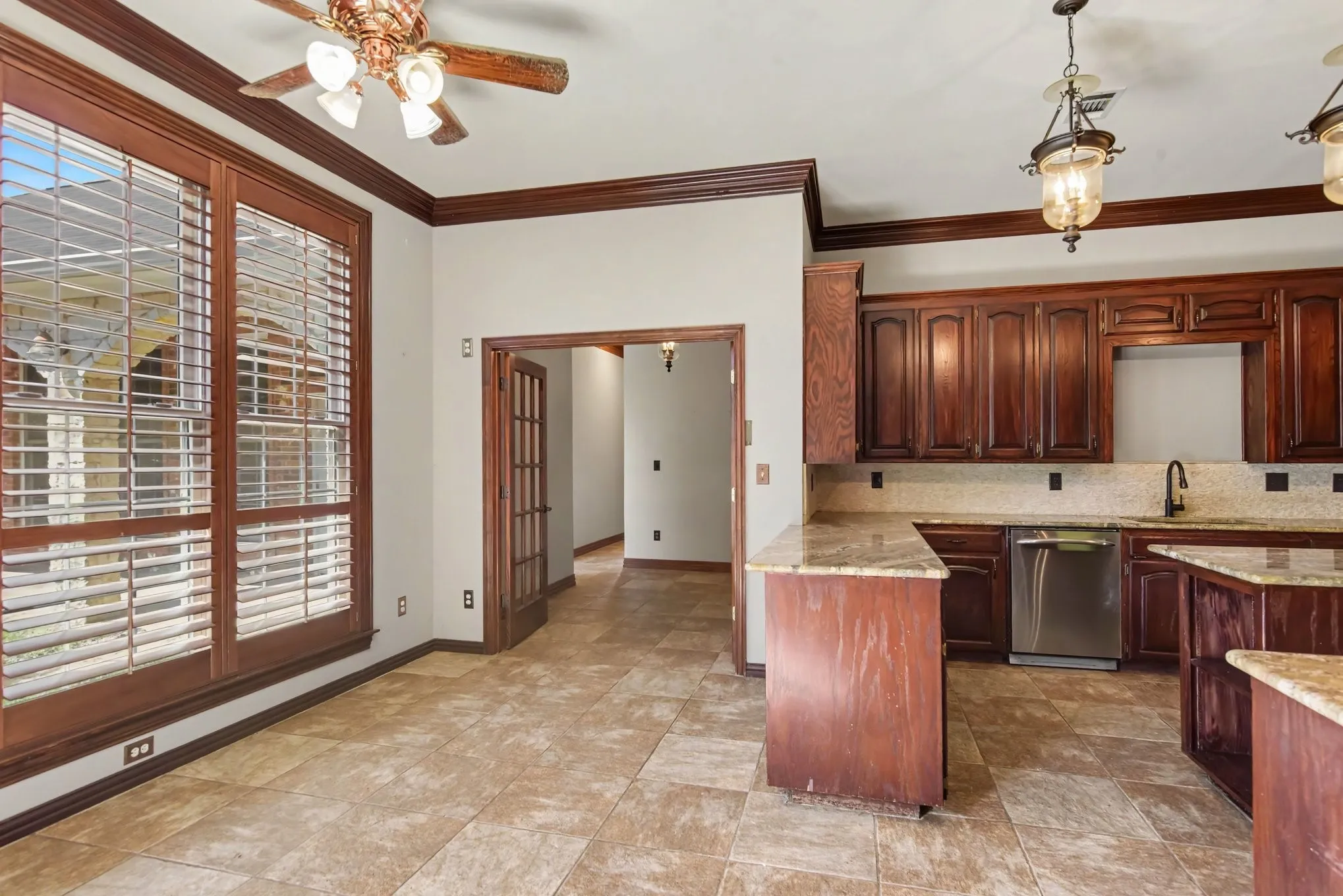 Single Family Residence For Sale in Kaufman County , 8304 Karen Lane, Terrell, Texas 75160, 5 Bedroom, 5 Bathroom, 2 Garage spaces, 4,130 Sqft, built in 1993, mls#21409823, Real Estate Agent in Terrell, Homes For Sale in Kaufman county, Homes For Sale in Terrell, Realtor in Terrell Texas, Real Estate Brokerage Independent Realty Texas, Luminita Cordes Realtor