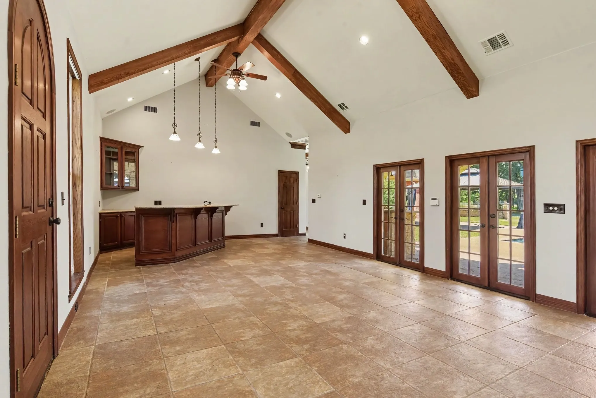 Single Family Residence For Sale in Kaufman County , 8304 Karen Lane, Terrell, Texas 75160, 5 Bedroom, 5 Bathroom, 2 Garage spaces, 4,130 Sqft, built in 1993, mls#21409823, Real Estate Agent in Terrell, Homes For Sale in Kaufman county, Homes For Sale in Terrell, Realtor in Terrell Texas, Real Estate Brokerage Independent Realty Texas, Luminita Cordes Realtor