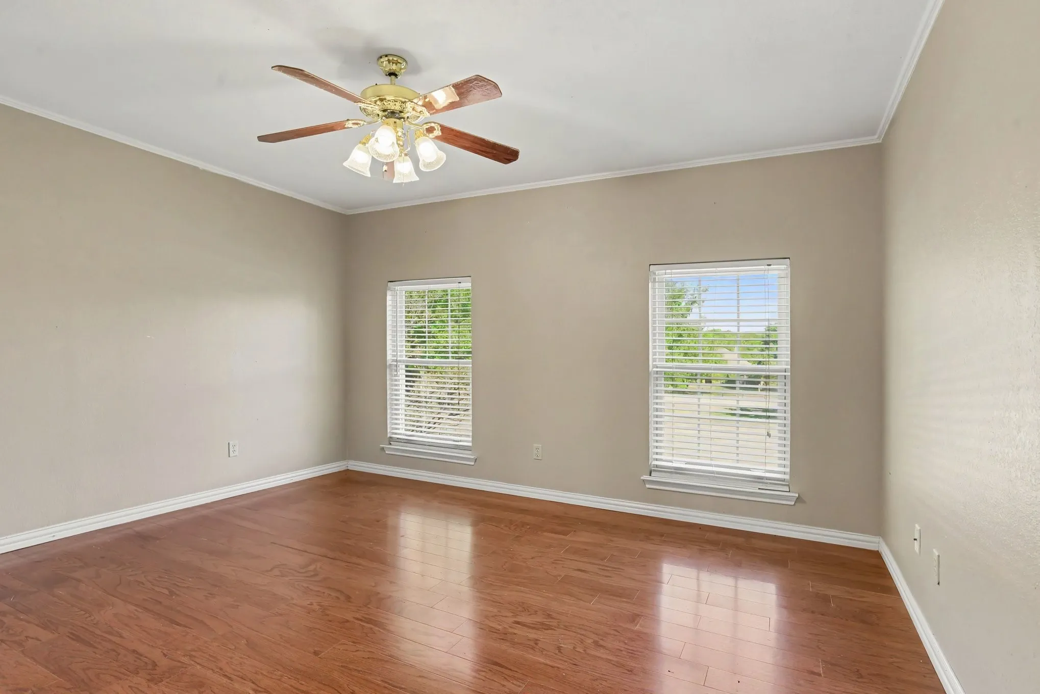 Single Family Residence For Sale in Kaufman County , 8304 Karen Lane, Terrell, Texas 75160, 5 Bedroom, 5 Bathroom, 2 Garage spaces, 4,130 Sqft, built in 1993, mls#21409823, Real Estate Agent in Terrell, Homes For Sale in Kaufman county, Homes For Sale in Terrell, Realtor in Terrell Texas, Real Estate Brokerage Independent Realty Texas, Luminita Cordes Realtor