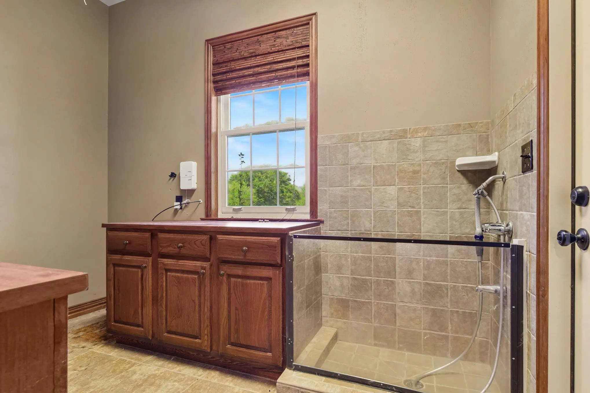 Single Family Residence For Sale in Kaufman County , 8304 Karen Lane, Terrell, Texas 75160, 5 Bedroom, 5 Bathroom, 2 Garage spaces, 4,130 Sqft, built in 1993, mls#21409823, Real Estate Agent in Terrell, Homes For Sale in Kaufman county, Homes For Sale in Terrell, Realtor in Terrell Texas, Real Estate Brokerage Independent Realty Texas, Luminita Cordes Realtor