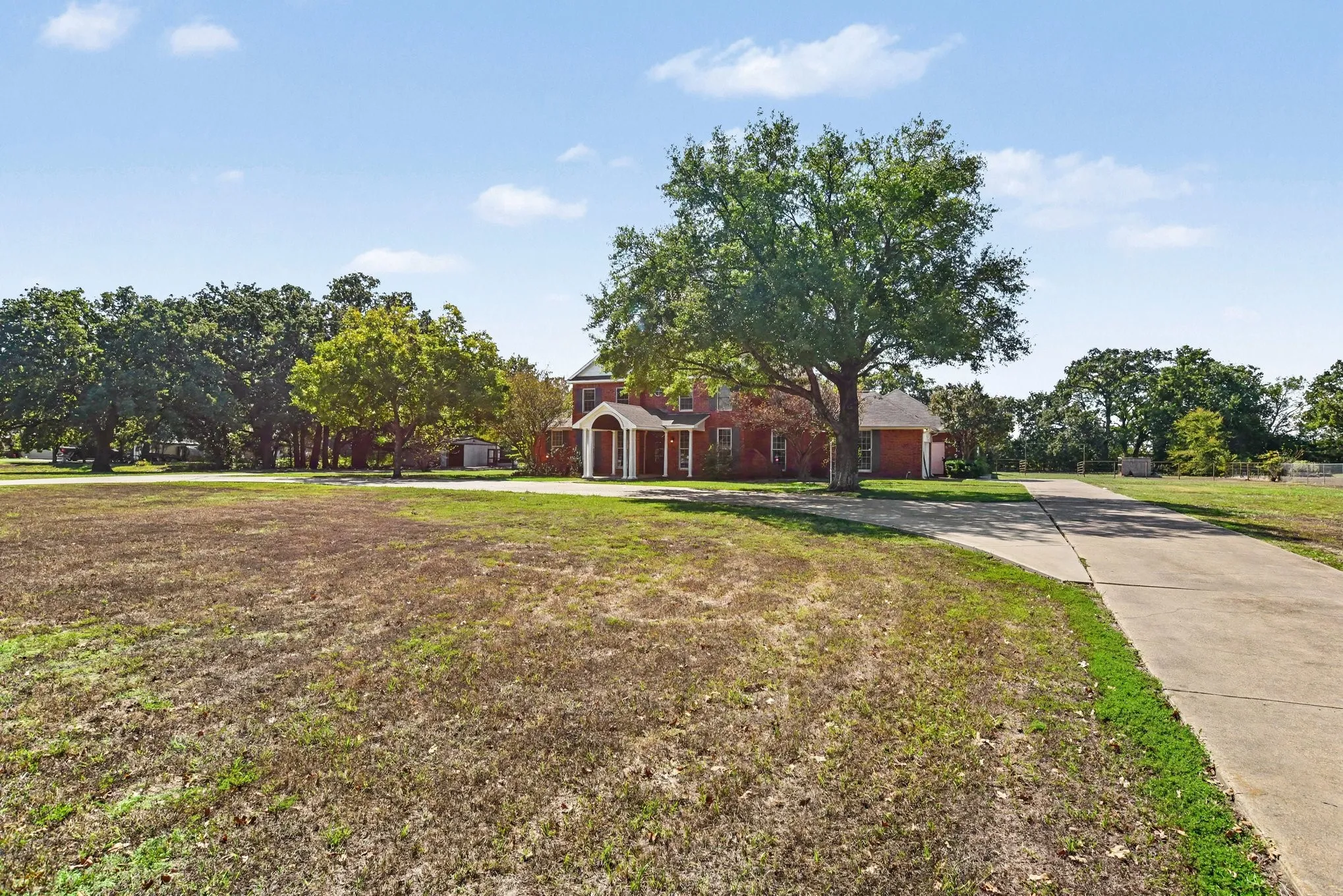 Single Family Residence For Sale in Kaufman County , 8304 Karen Lane, Terrell, Texas 75160, 5 Bedroom, 5 Bathroom, 2 Garage spaces, 4,130 Sqft, built in 1993, mls#21409823, Real Estate Agent in Terrell, Homes For Sale in Kaufman county, Homes For Sale in Terrell, Realtor in Terrell Texas, Real Estate Brokerage Independent Realty Texas, Luminita Cordes Realtor