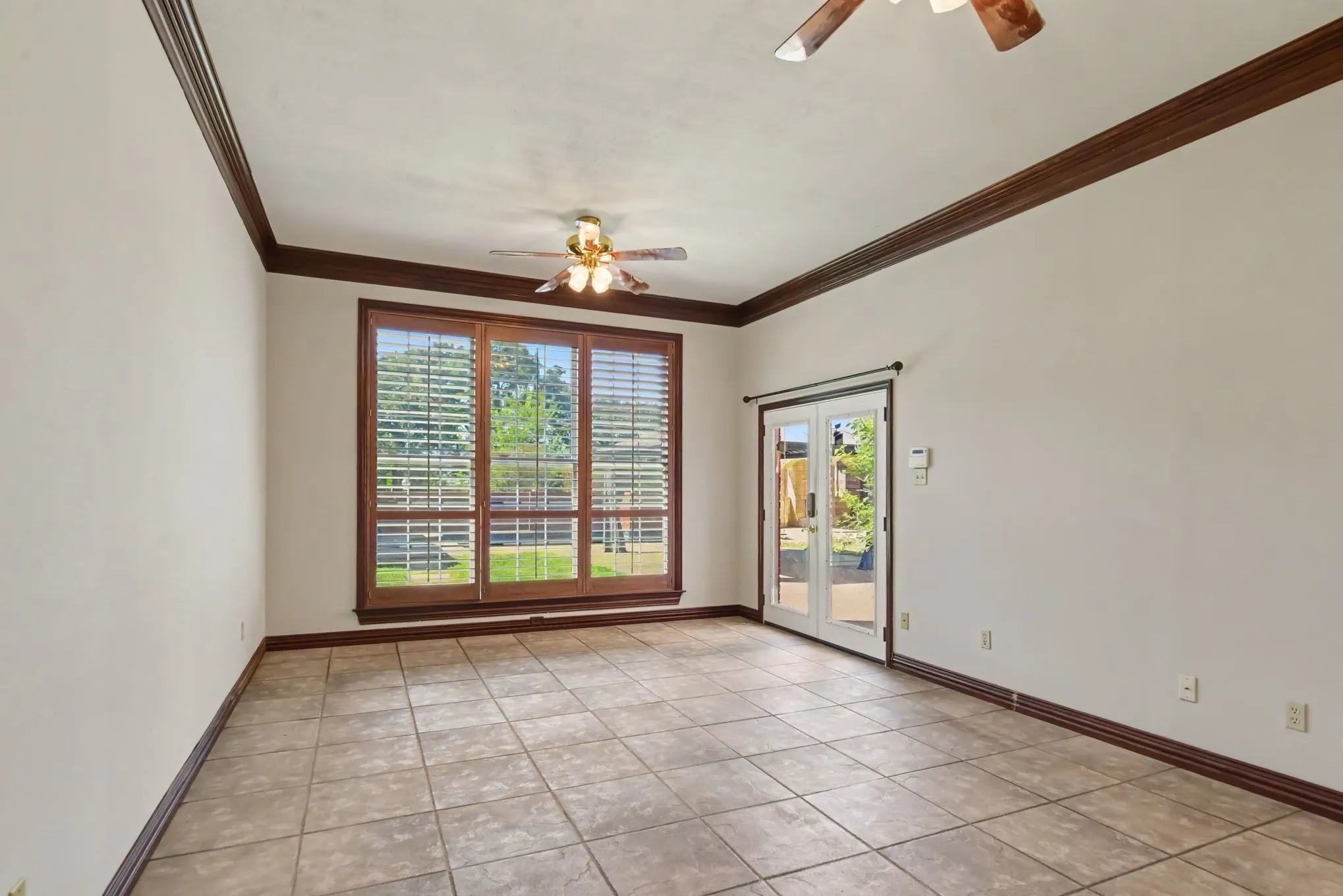 Single Family Residence For Sale in Kaufman County , 8304 Karen Lane, Terrell, Texas 75160, 5 Bedroom, 5 Bathroom, 2 Garage spaces, 4,130 Sqft, built in 1993, mls#21409823, Real Estate Agent in Terrell, Homes For Sale in Kaufman county, Homes For Sale in Terrell, Realtor in Terrell Texas, Real Estate Brokerage Independent Realty Texas, Luminita Cordes Realtor