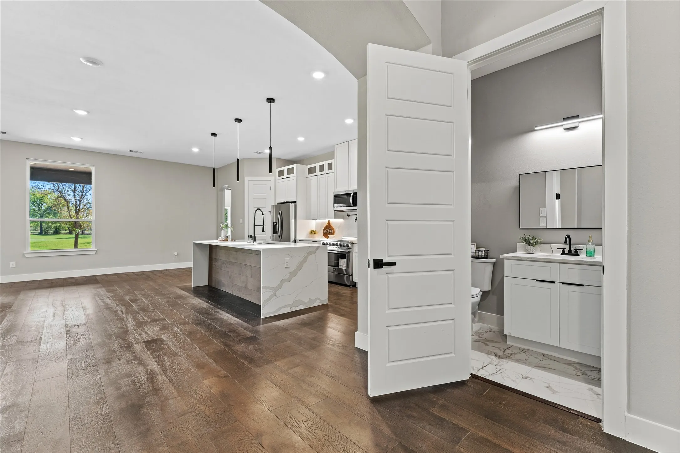 Single Family Residence For Sale in Hill County , 38093 Misty Ridge Drive, Whitney, Texas 76692, 3 Bedroom, 3 Bathroom, 2 Garage spaces, 2,453 Sqft, built in 2025, mls#21409838, Real Estate Agent in Whitney, Homes For Sale in Hill county, Homes For Sale in Whitney, Realtor in Whitney Texas, Real Estate Brokerage Independent Realty Texas, Luminita Cordes Realtor