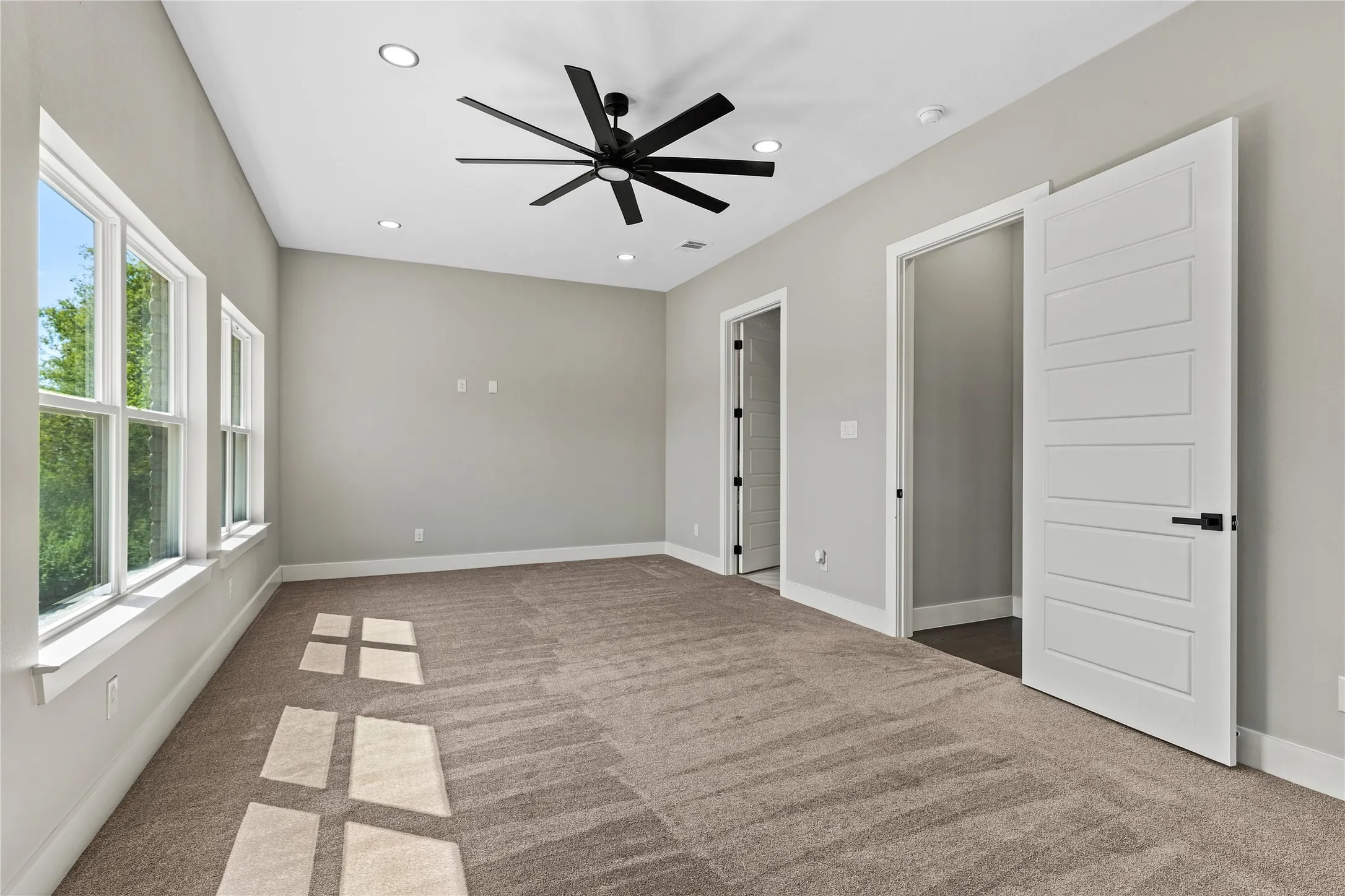 Single Family Residence For Sale in Hill County , 38093 Misty Ridge Drive, Whitney, Texas 76692, 3 Bedroom, 3 Bathroom, 2 Garage spaces, 2,453 Sqft, built in 2025, mls#21409838, Real Estate Agent in Whitney, Homes For Sale in Hill county, Homes For Sale in Whitney, Realtor in Whitney Texas, Real Estate Brokerage Independent Realty Texas, Luminita Cordes Realtor