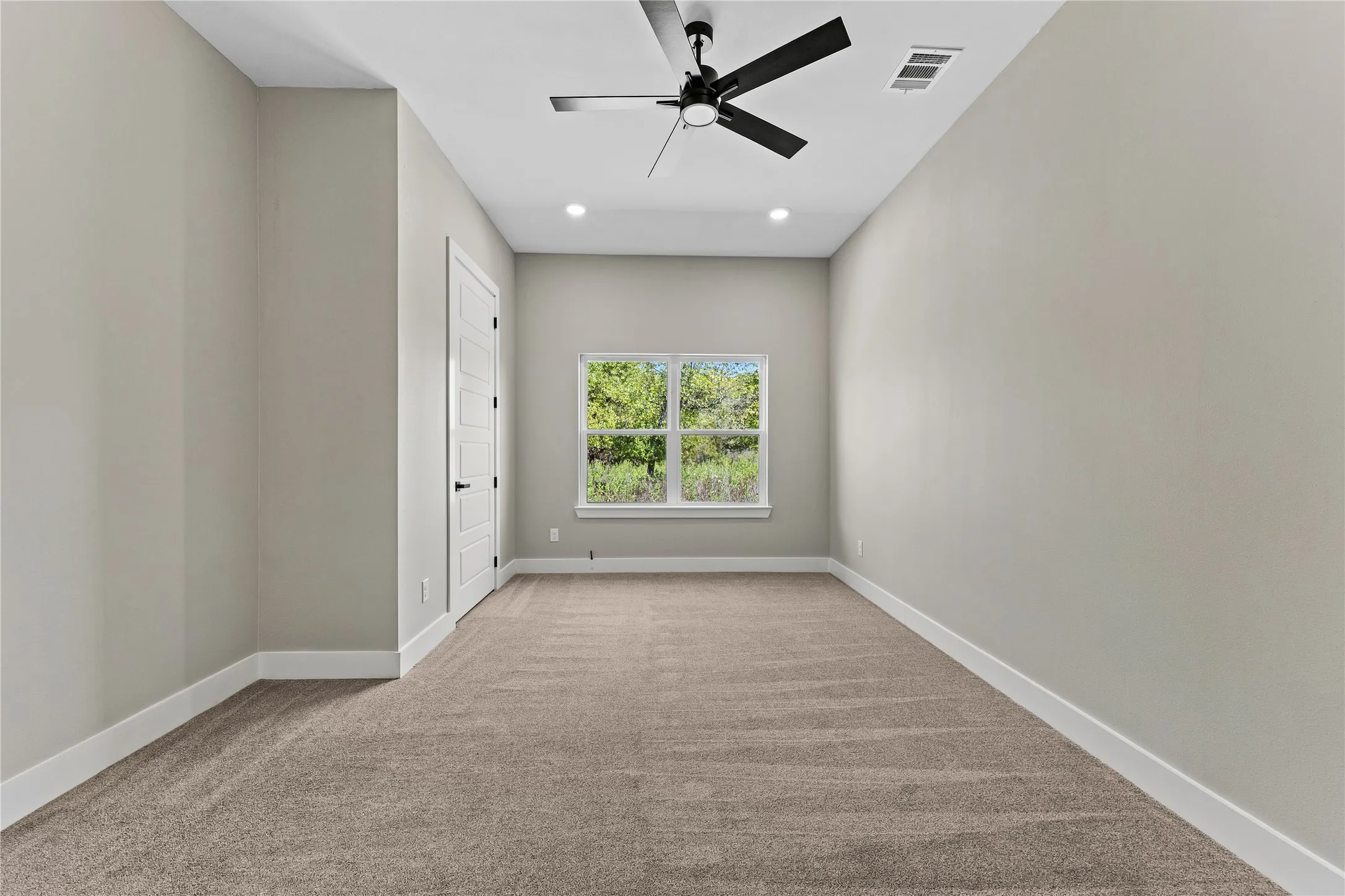 Single Family Residence For Sale in Hill County , 38093 Misty Ridge Drive, Whitney, Texas 76692, 3 Bedroom, 3 Bathroom, 2 Garage spaces, 2,453 Sqft, built in 2025, mls#21409838, Real Estate Agent in Whitney, Homes For Sale in Hill county, Homes For Sale in Whitney, Realtor in Whitney Texas, Real Estate Brokerage Independent Realty Texas, Luminita Cordes Realtor