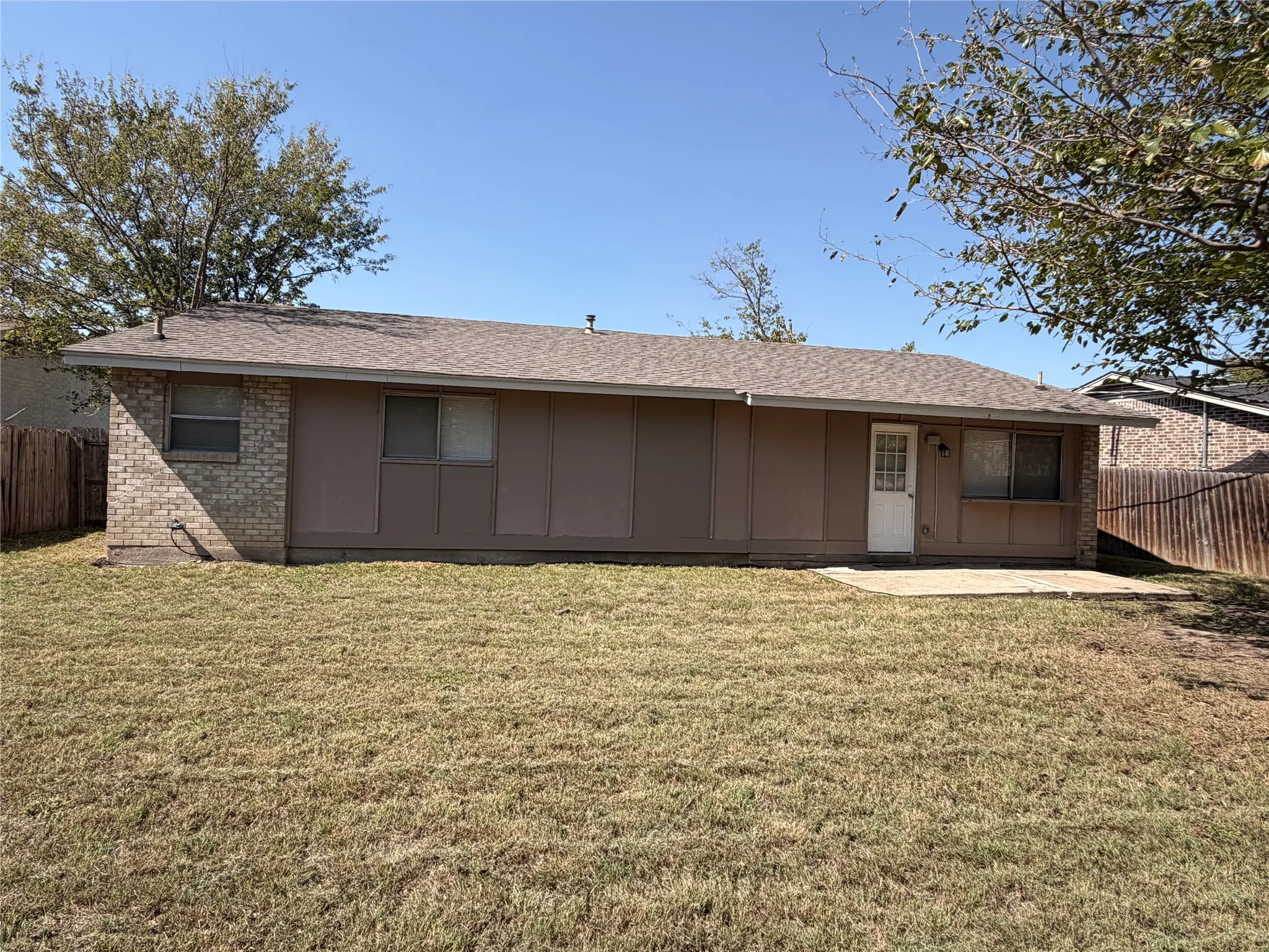 Single Family Residence For Rent in Tarrant County , 6616 Brookshire Trail, North Richland Hills, Texas 76182, 3 Bedroom, 2 Bathroom, 1 Garage spaces, 1,284 Sqft, built in 1972, mls#21409870, Real Estate Agent in North Richland Hills, Homes For Rent in Tarrant county, Homes For Rent in North Richland Hills, Realtor in North Richland Hills Texas, Real Estate Brokerage Independent Realty Texas, Luminita Cordes Realtor
