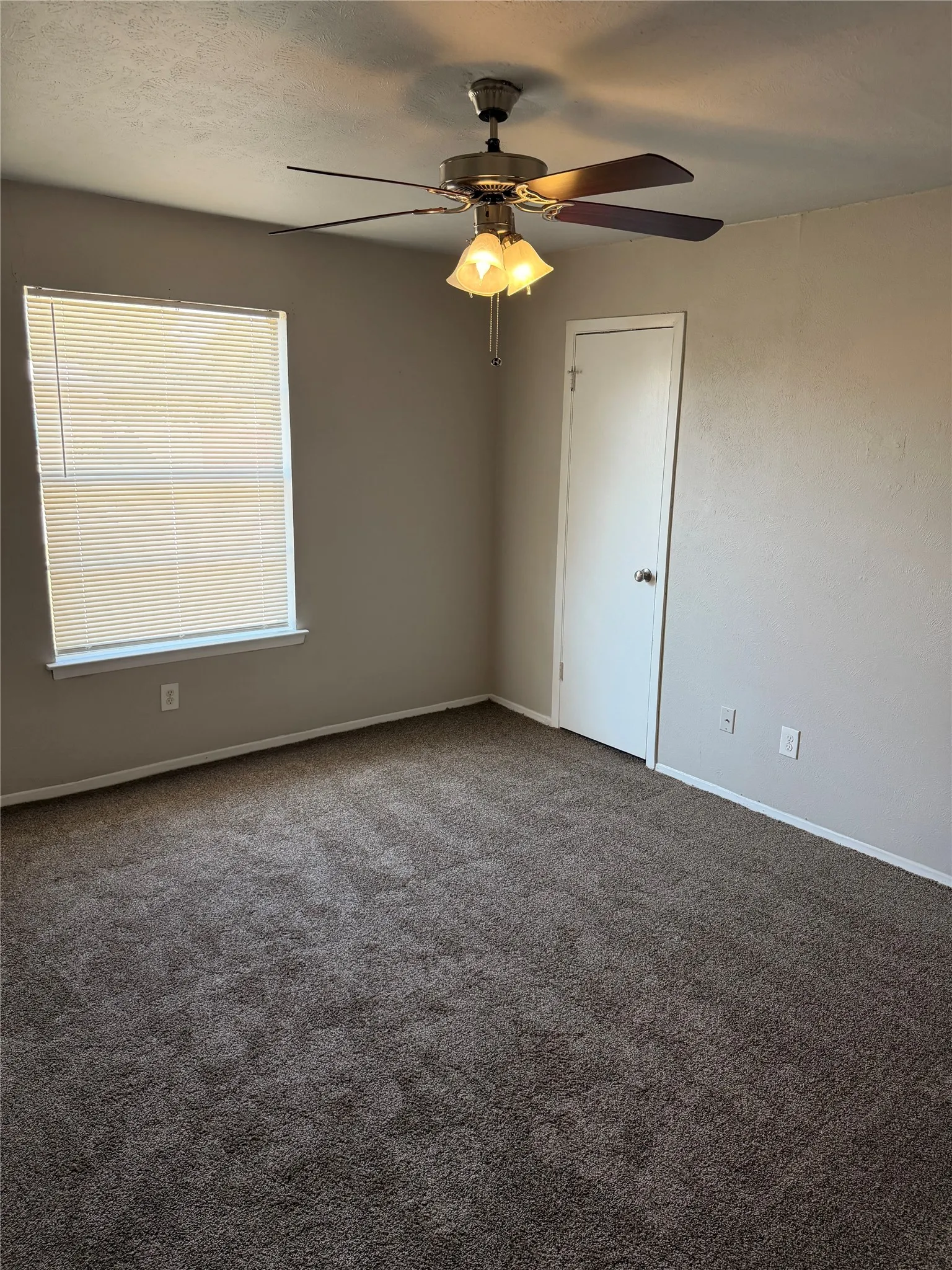 Single Family Residence For Rent in Tarrant County , 6616 Brookshire Trail, North Richland Hills, Texas 76182, 3 Bedroom, 2 Bathroom, 1 Garage spaces, 1,284 Sqft, built in 1972, mls#21409870, Real Estate Agent in North Richland Hills, Homes For Rent in Tarrant county, Homes For Rent in North Richland Hills, Realtor in North Richland Hills Texas, Real Estate Brokerage Independent Realty Texas, Luminita Cordes Realtor