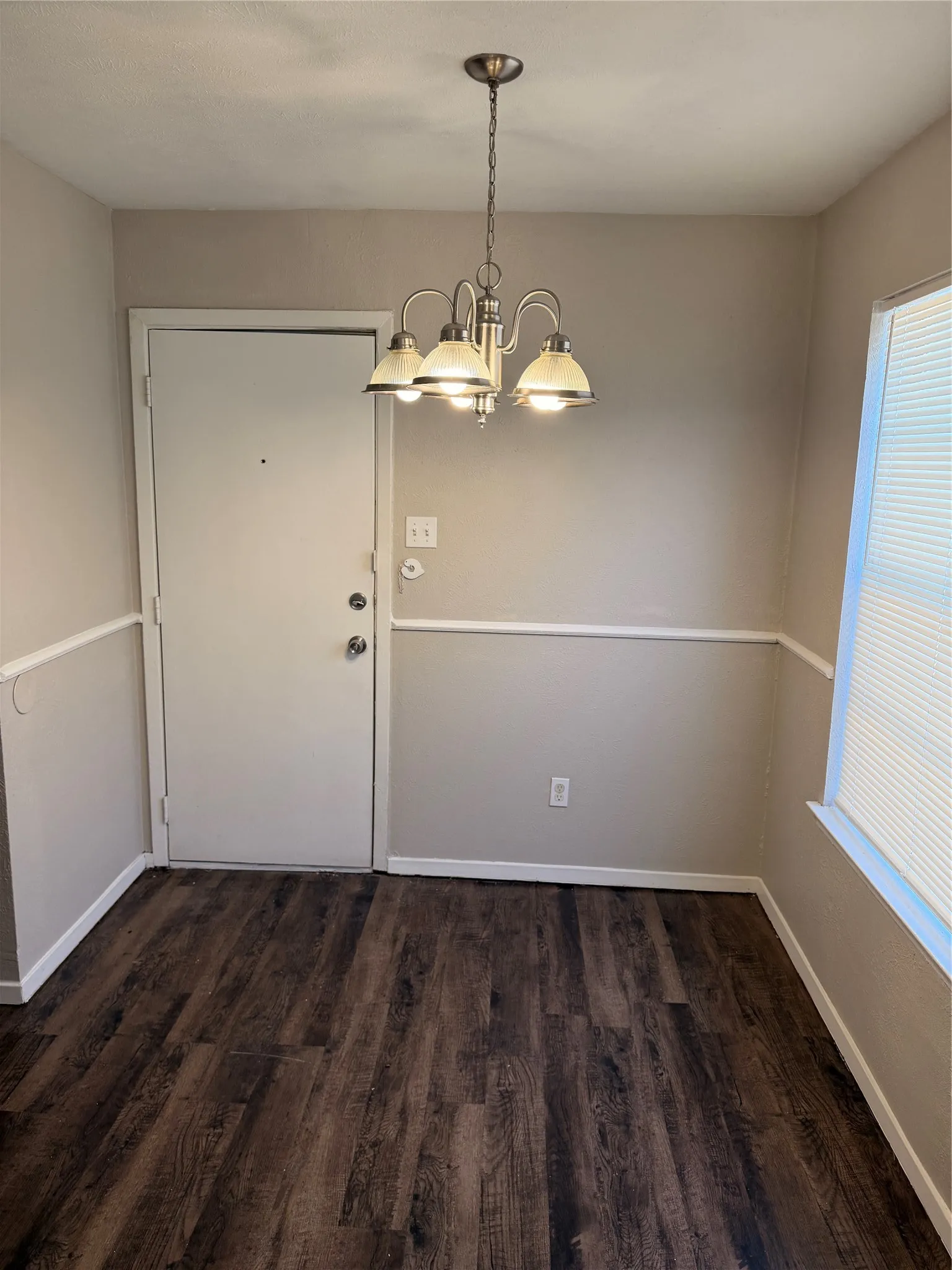 Single Family Residence For Rent in Tarrant County , 6616 Brookshire Trail, North Richland Hills, Texas 76182, 3 Bedroom, 2 Bathroom, 1 Garage spaces, 1,284 Sqft, built in 1972, mls#21409870, Real Estate Agent in North Richland Hills, Homes For Rent in Tarrant county, Homes For Rent in North Richland Hills, Realtor in North Richland Hills Texas, Real Estate Brokerage Independent Realty Texas, Luminita Cordes Realtor