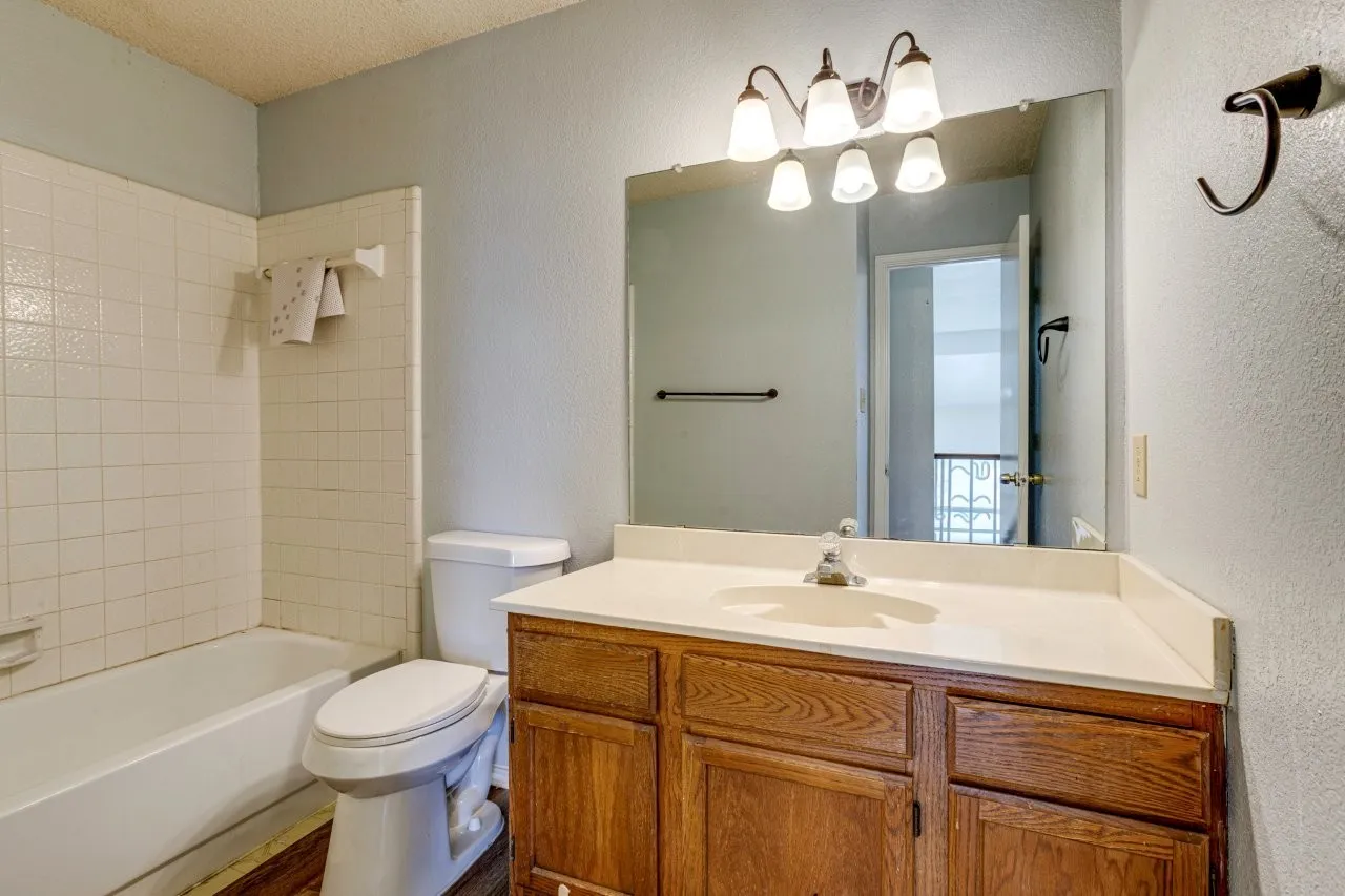 Single Family Residence For Sale in Dallas County , 5303 Waterford Drive, Mesquite, Texas 75150, 3 Bedroom, 2 Bathroom, 1 Garage spaces, 1,676 Sqft, built in 1986, mls#21409880, Real Estate Agent in Mesquite, Homes For Sale in Dallas county, Homes For Sale in Mesquite, Realtor in Mesquite Texas, Real Estate Brokerage Independent Realty Texas, Luminita Cordes Realtor