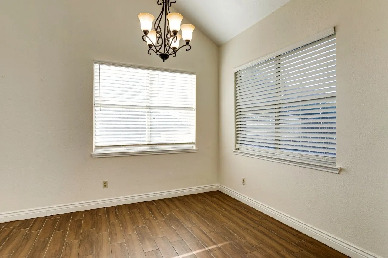Single Family Residence For Sale in Dallas County , 5303 Waterford Drive, Mesquite, Texas 75150, 3 Bedroom, 2 Bathroom, 1 Garage spaces, 1,676 Sqft, built in 1986, mls#21409880, Real Estate Agent in Mesquite, Homes For Sale in Dallas county, Homes For Sale in Mesquite, Realtor in Mesquite Texas, Real Estate Brokerage Independent Realty Texas, Luminita Cordes Realtor